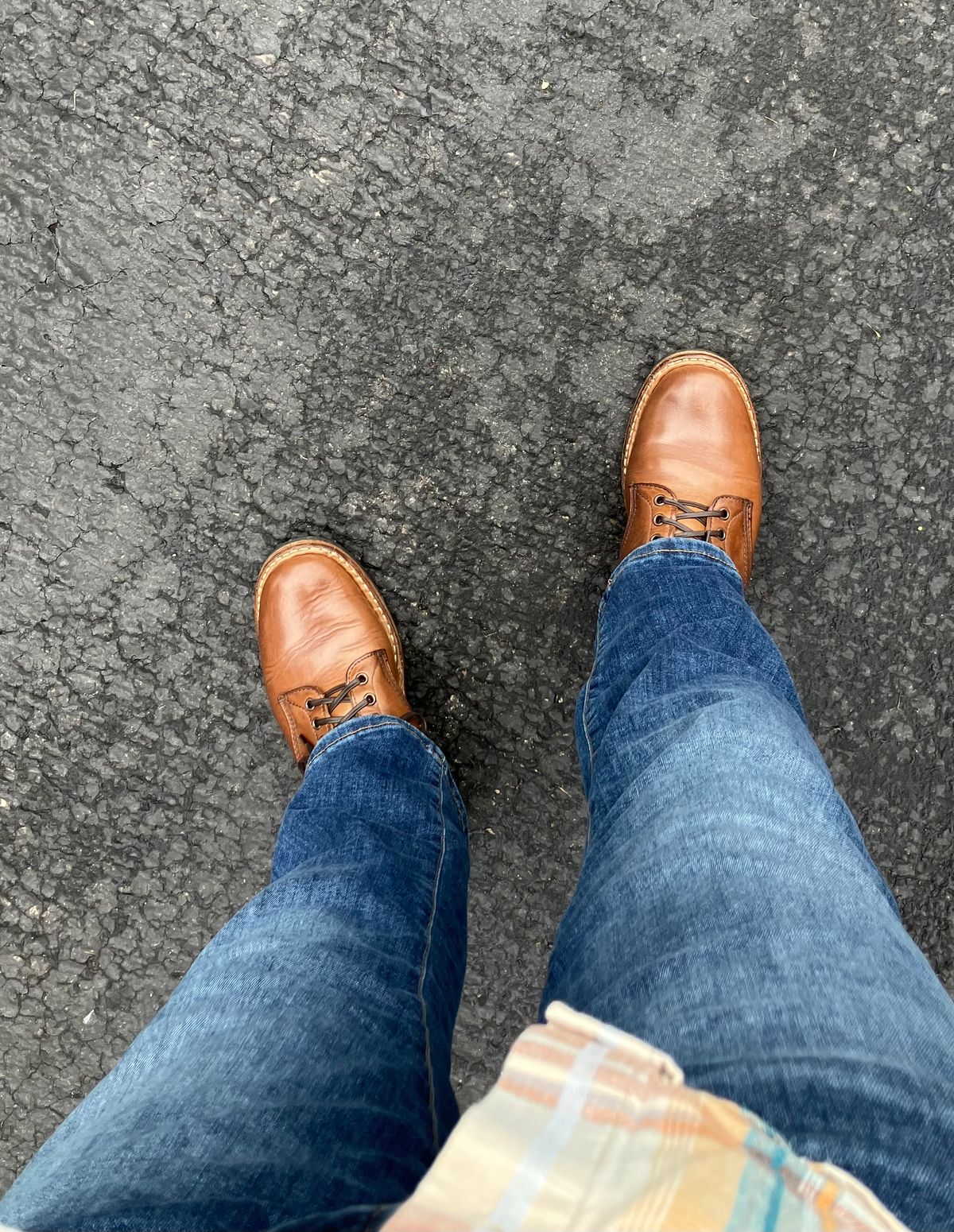 Photo by jbyer111 on May 29, 2025 of the White's Bounty Hunter in Horween Natural Chromexcel.