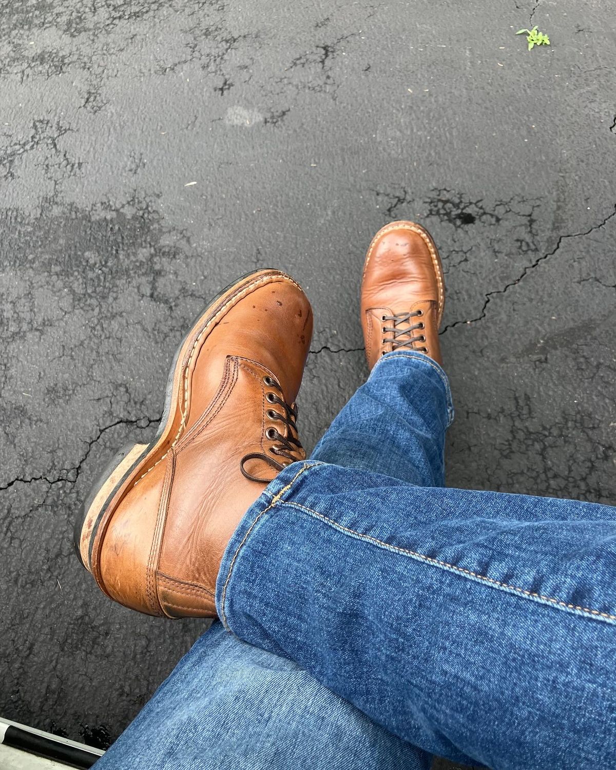 Photo by jbyer111 on June 9, 2025 of the White's Bounty Hunter in Horween Natural Chromexcel.