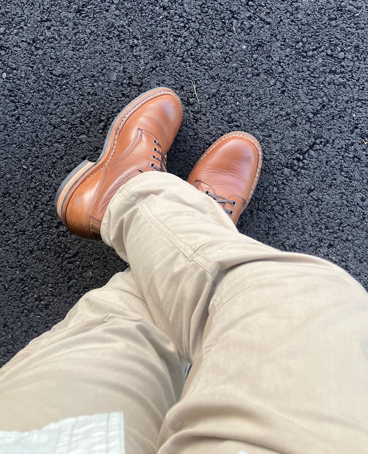 Photo by jbyer111 on June 24, 2025 of the White's Bounty Hunter in Horween Natural Chromexcel.