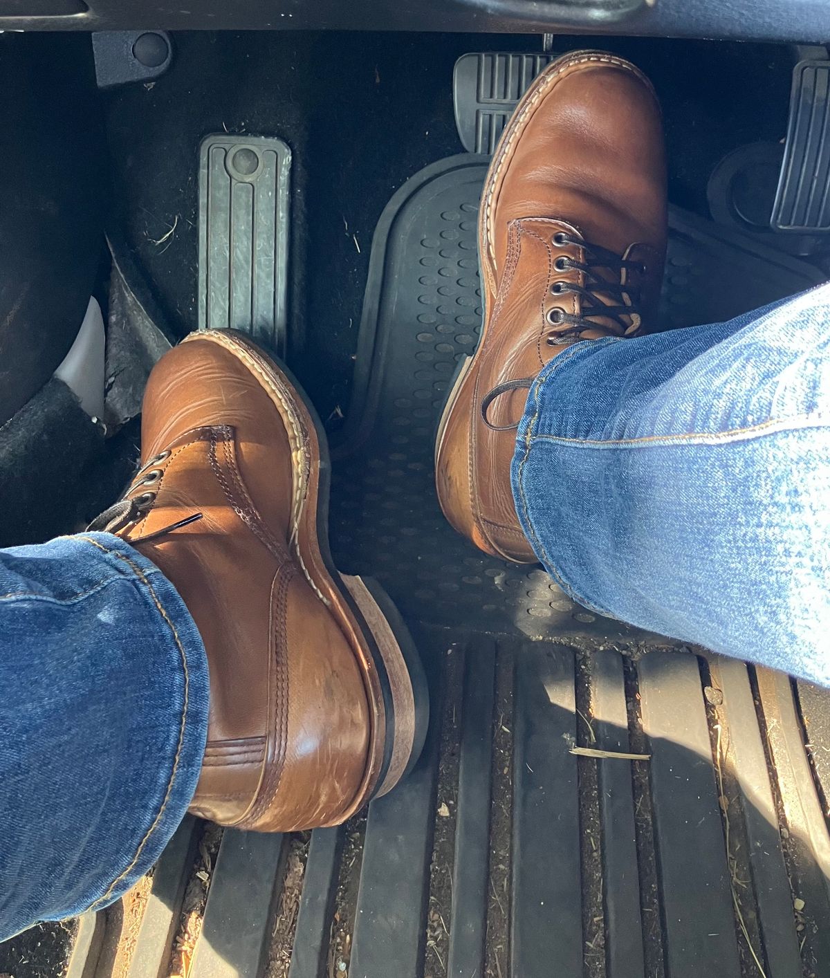 Photo by jbyer111 on September 9, 2025 of the White's Bounty Hunter in Horween Natural Chromexcel.