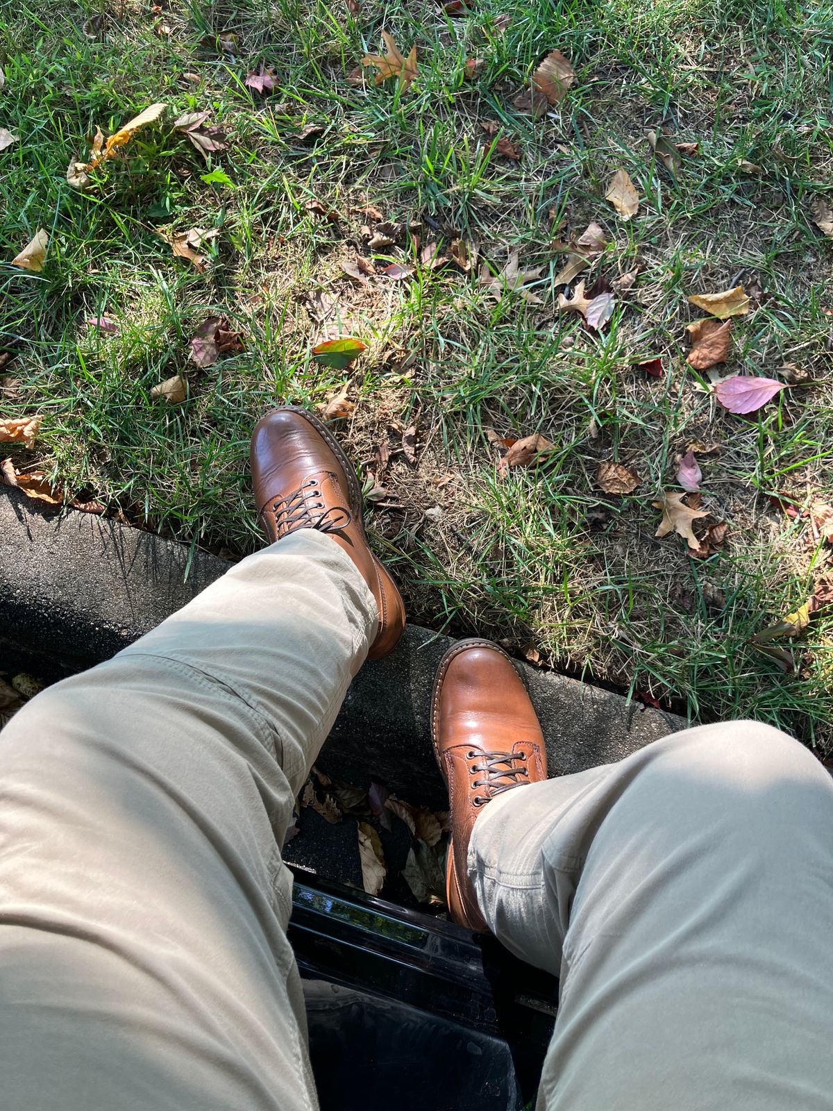 Photo by jbyer111 on September 15, 2025 of the White's Bounty Hunter in Horween Natural Chromexcel.