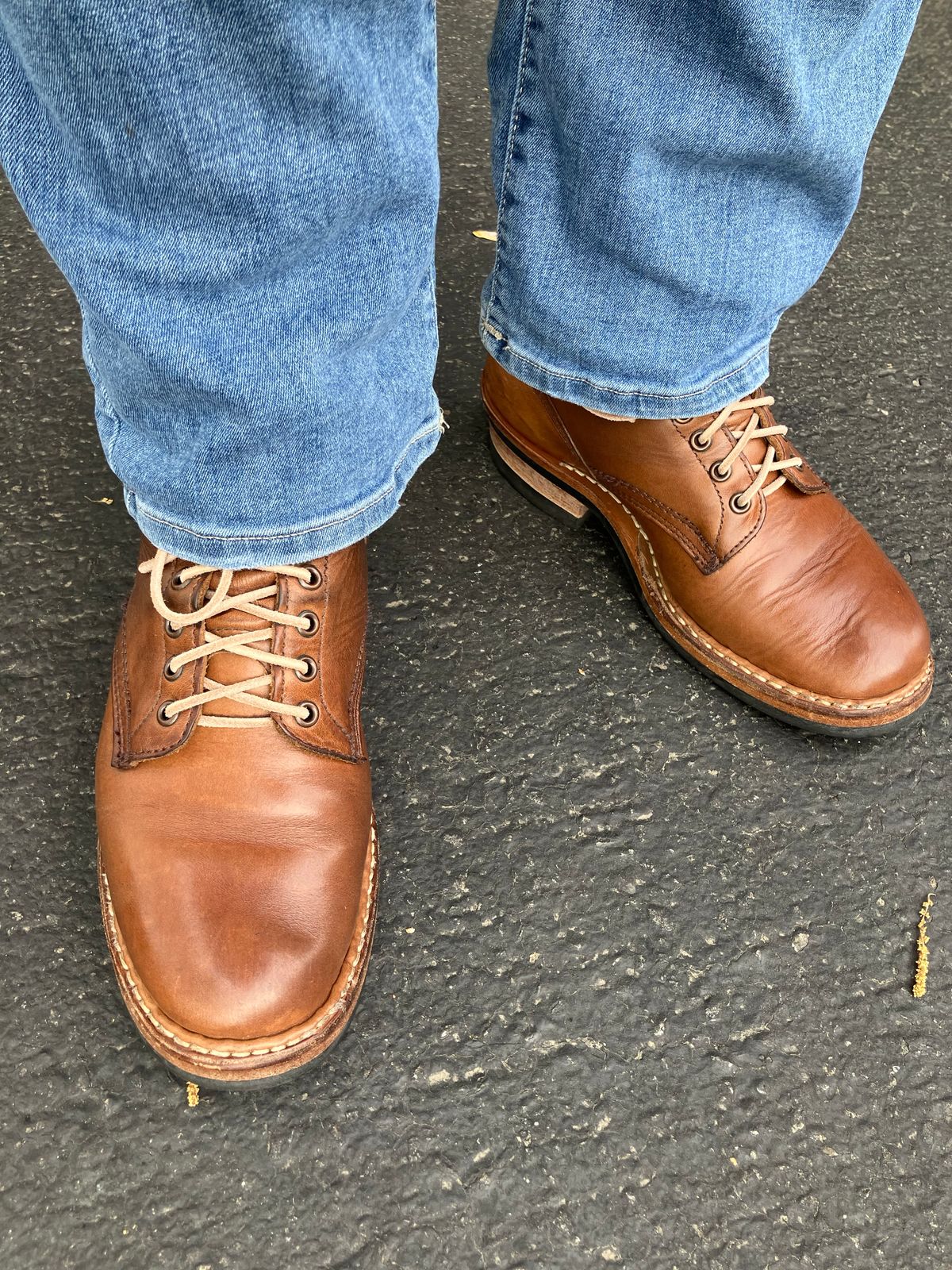 Photo by jbyer111 on April 13, 2026 of the White's Bounty Hunter in Horween Natural Chromexcel.
