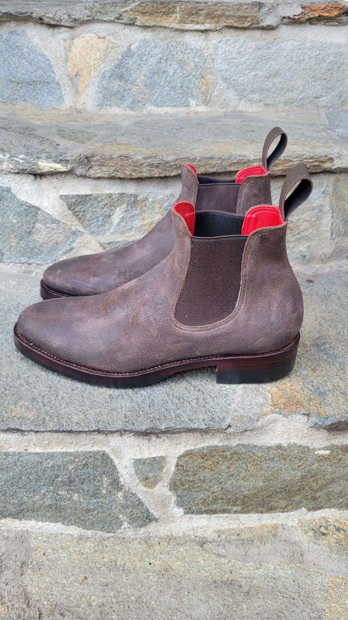 Photo by Dodgers78 on October 1, 2023 of the Benzein The Seventh Chelsea Boot in Indonesian Dark Brown Waxed Flesh.