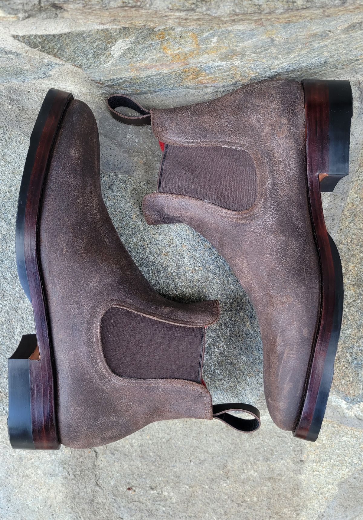 Photo by Dodgers78 on October 1, 2023 of the Benzein The Seventh Chelsea Boot in Indonesian Dark Brown Waxed Flesh.