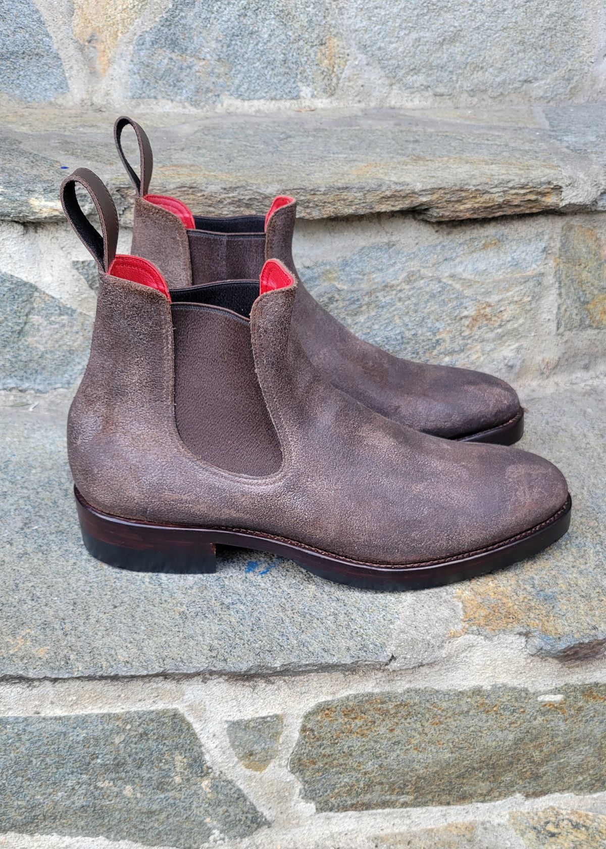 Photo by Dodgers78 on October 1, 2023 of the Benzein The Seventh Chelsea Boot in Indonesian Dark Brown Waxed Flesh.