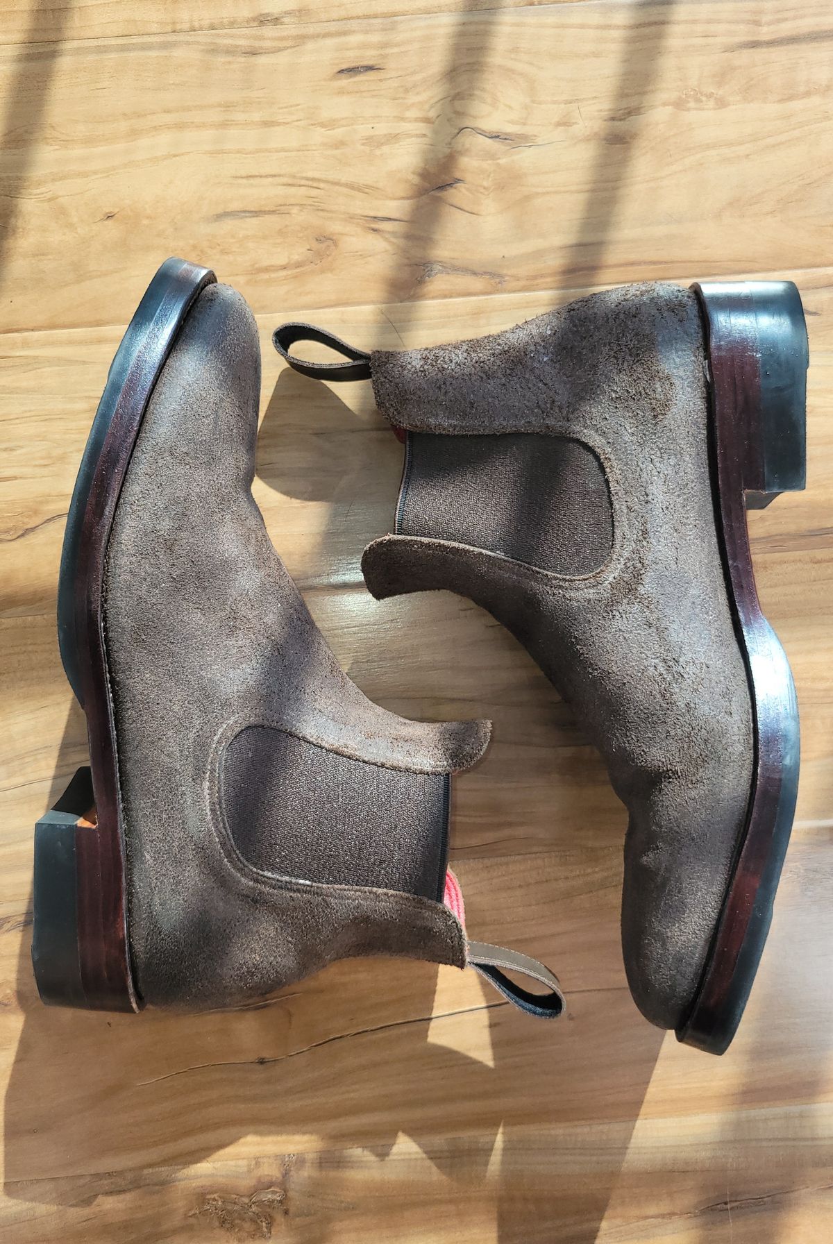Photo by Dodgers78 on November 5, 2023 of the Benzein The Seventh Chelsea Boot in Indonesian Dark Brown Waxed Flesh.