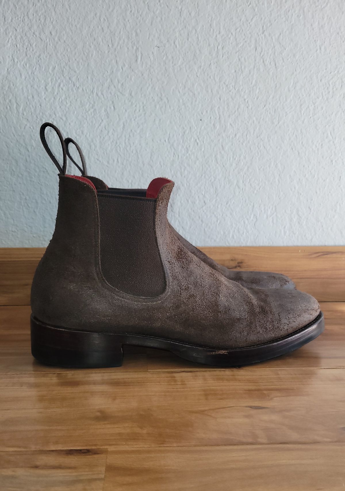 Photo by Dodgers78 on November 5, 2023 of the Benzein The Seventh Chelsea Boot in Indonesian Dark Brown Waxed Flesh.