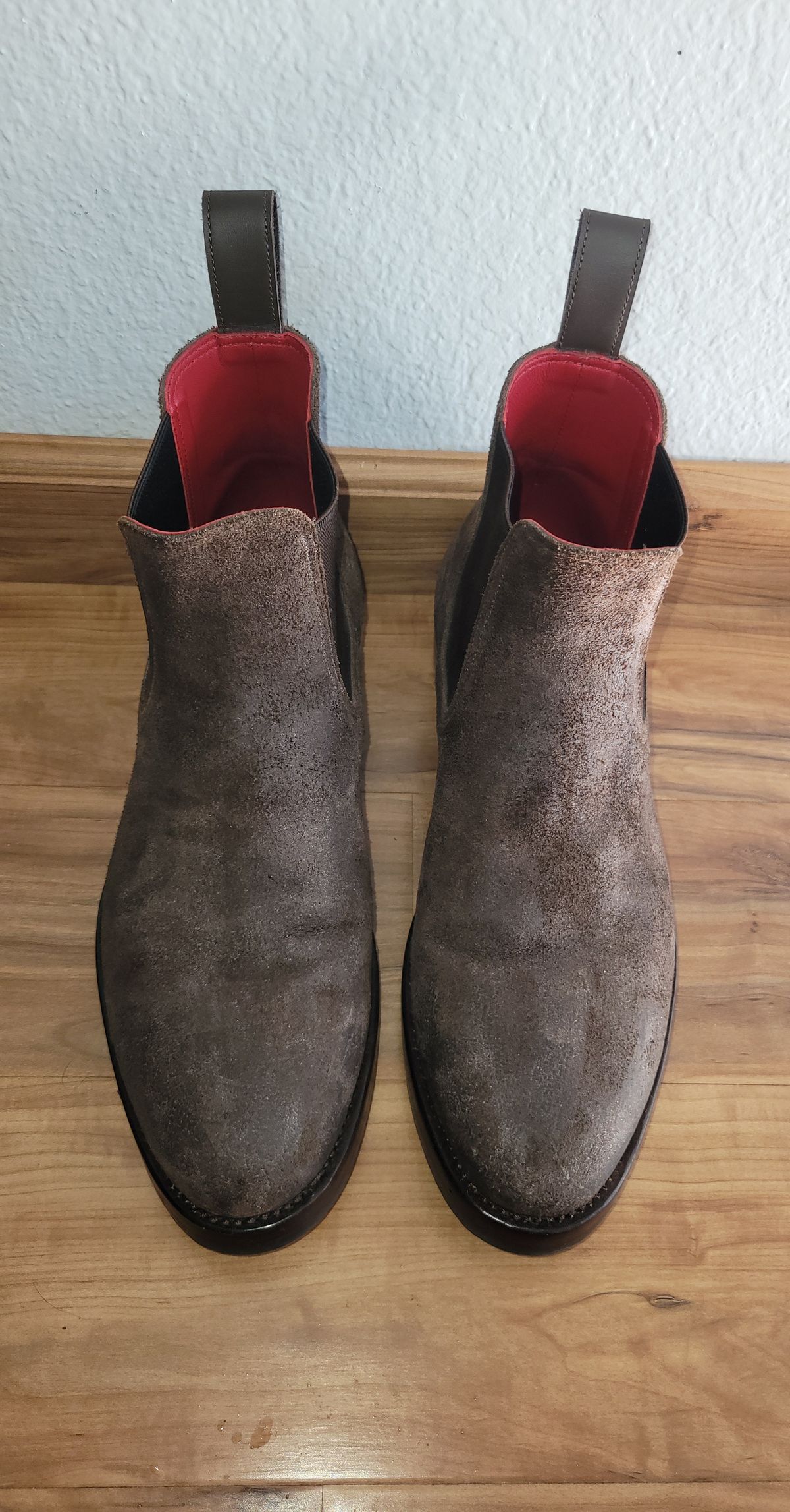 Photo by Dodgers78 on November 5, 2023 of the Benzein The Seventh Chelsea Boot in Indonesian Dark Brown Waxed Flesh.
