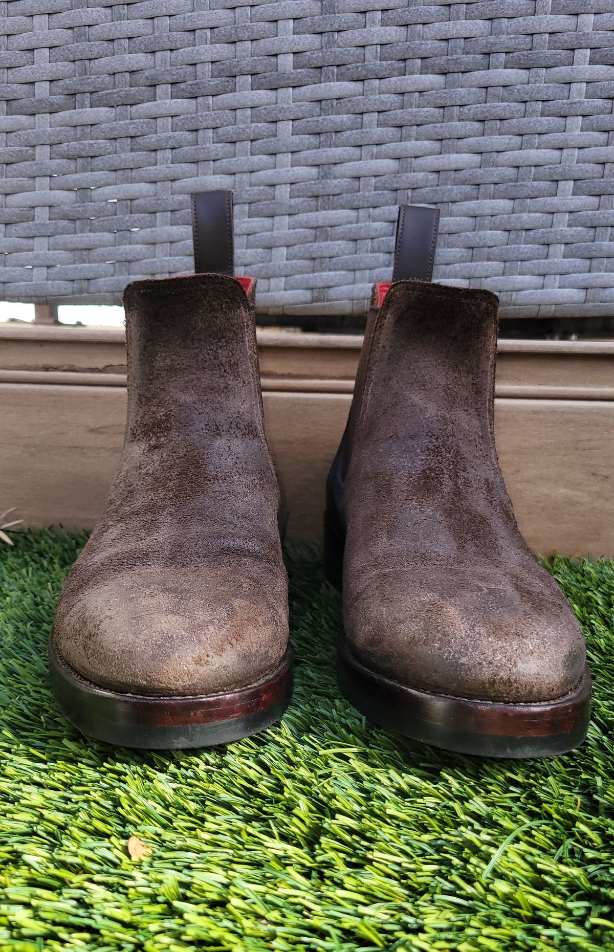 Photo by Dodgers78 on December 4, 2023 of the Benzein The Seventh Chelsea Boot in Indonesian Dark Brown Waxed Flesh.