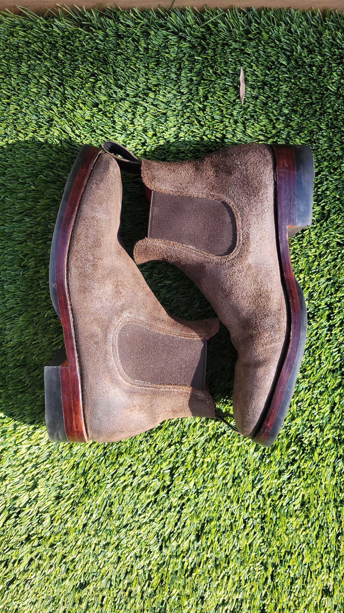 Photo by Dodgers78 on December 4, 2023 of the Benzein The Seventh Chelsea Boot in Indonesian Dark Brown Waxed Flesh.