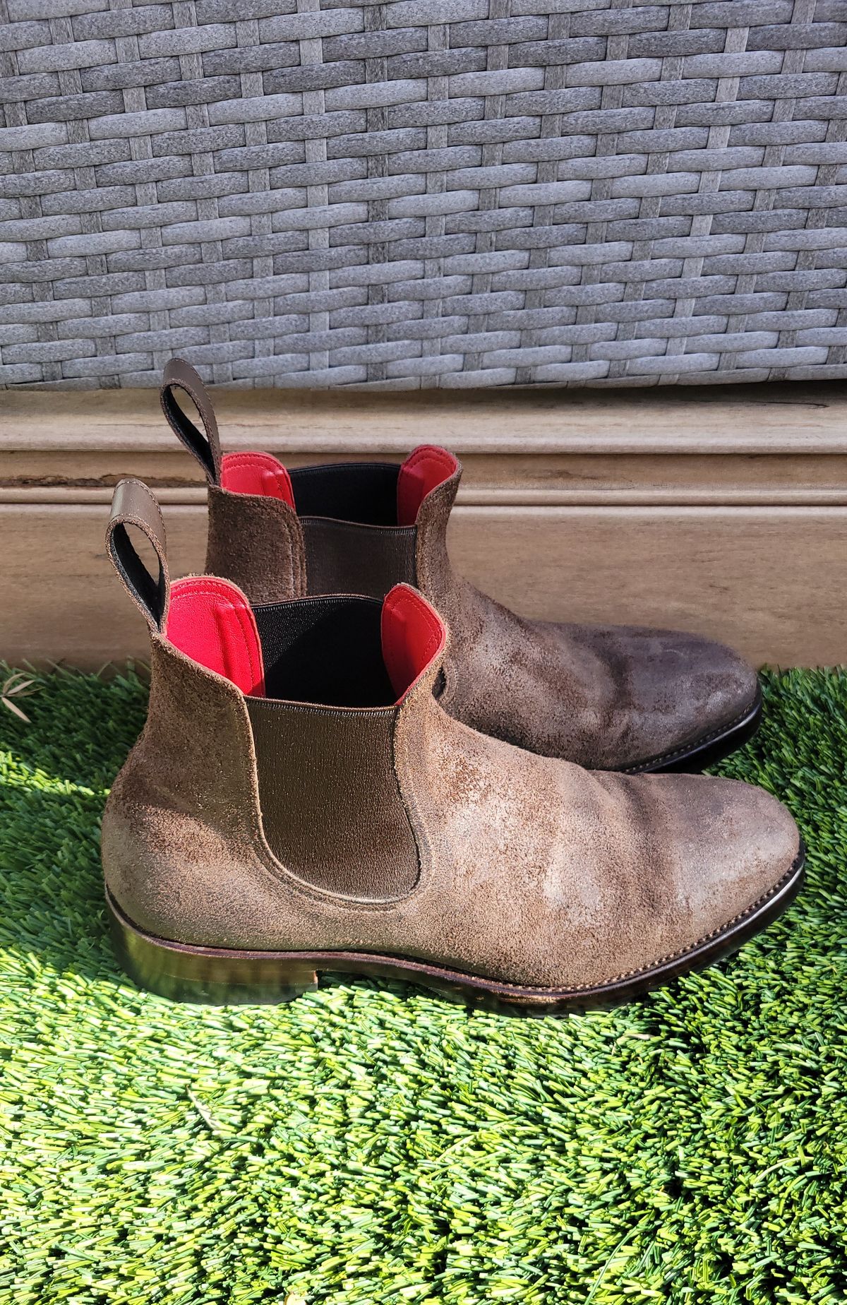 Photo by Dodgers78 on December 4, 2023 of the Benzein The Seventh Chelsea Boot in Indonesian Dark Brown Waxed Flesh.