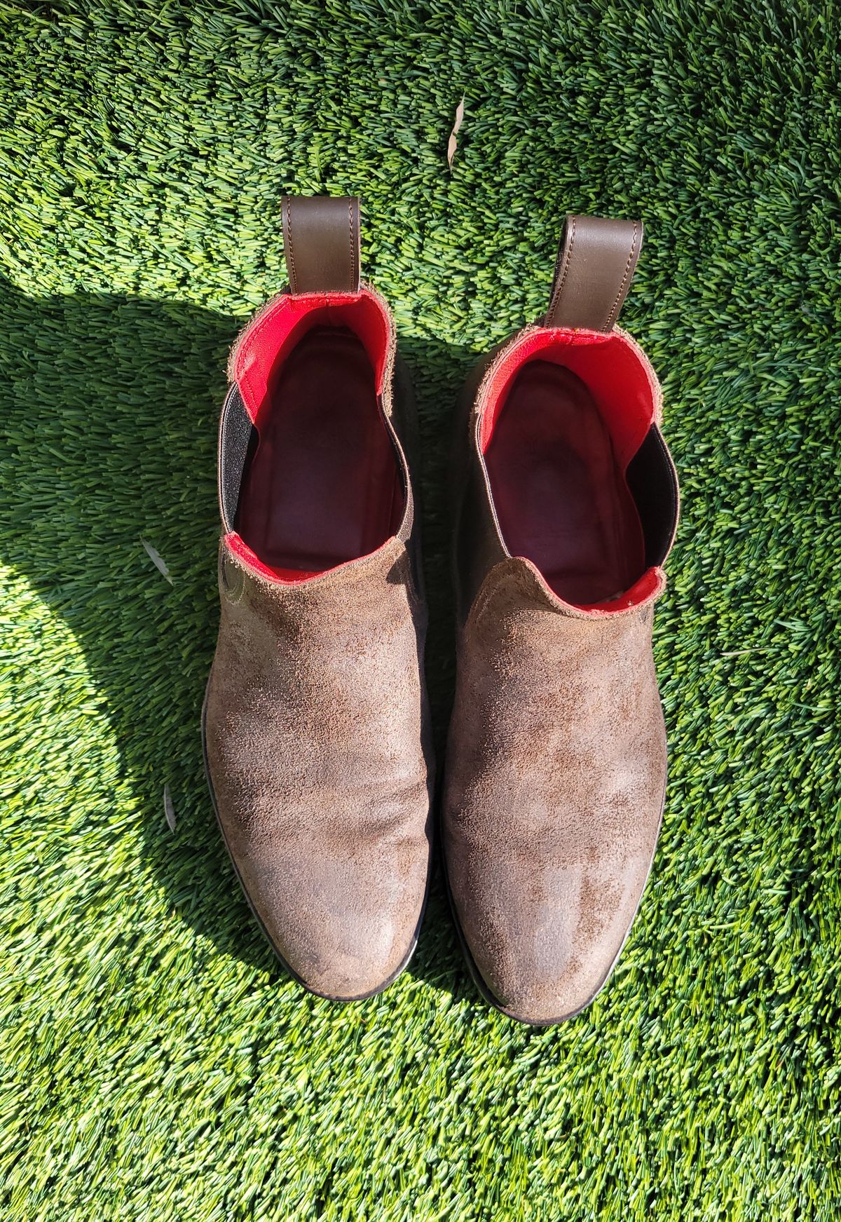 Photo by Dodgers78 on December 4, 2023 of the Benzein The Seventh Chelsea Boot in Indonesian Dark Brown Waxed Flesh.