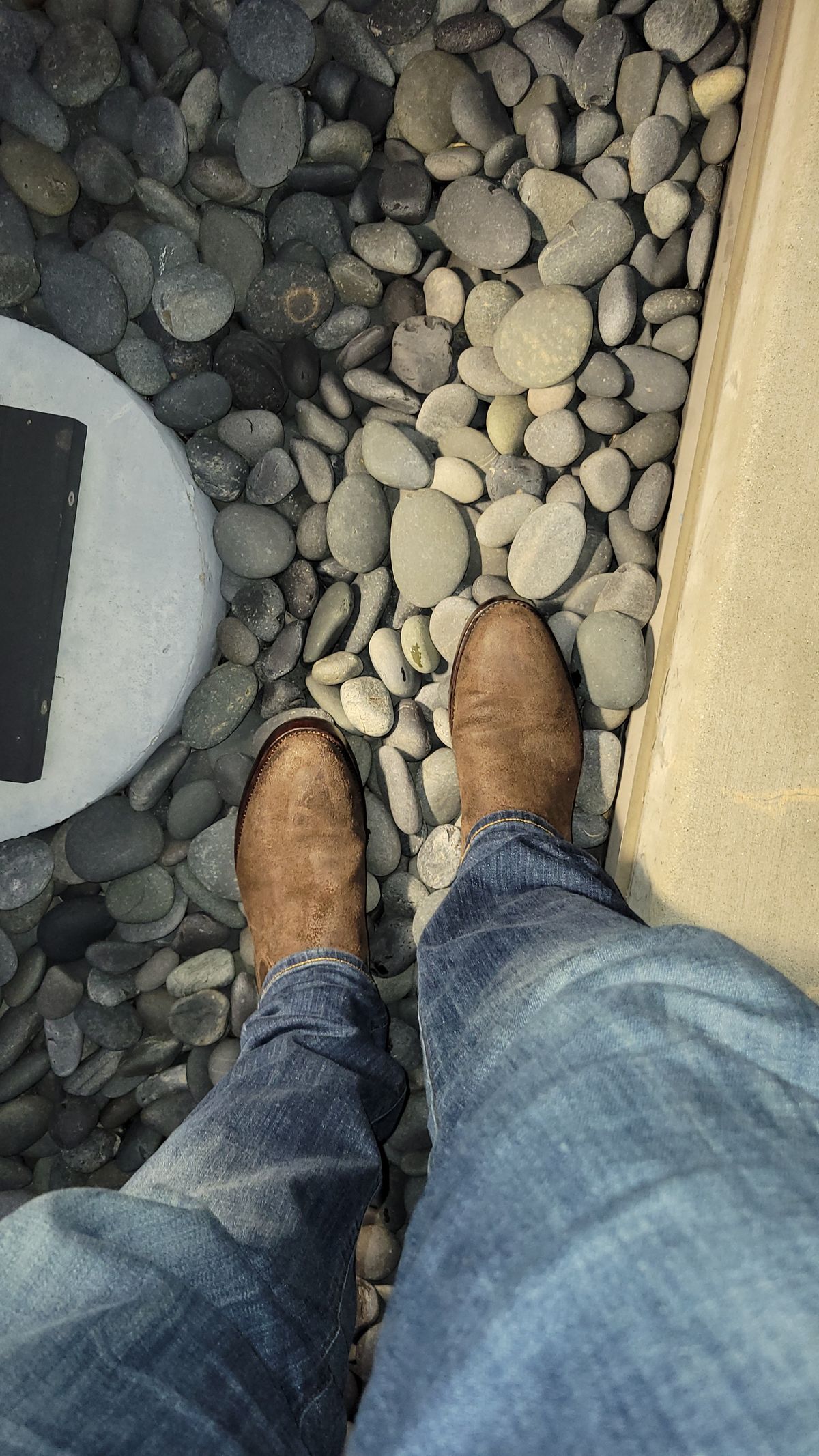 Photo by Dodgers78 on January 4, 2024 of the Benzein The Seventh Chelsea Boot in Indonesian Dark Brown Waxed Flesh.