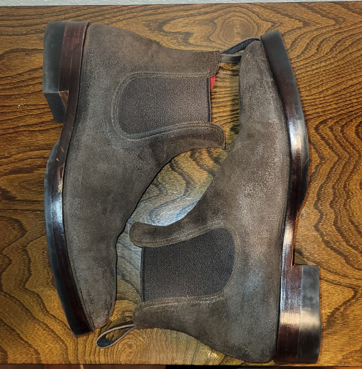 Photo by Dodgers78 on January 4, 2024 of the Benzein The Seventh Chelsea Boot in Indonesian Dark Brown Waxed Flesh.