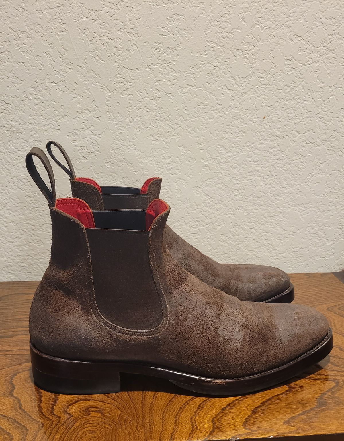 Photo by Dodgers78 on January 4, 2024 of the Benzein The Seventh Chelsea Boot in Indonesian Dark Brown Waxed Flesh.