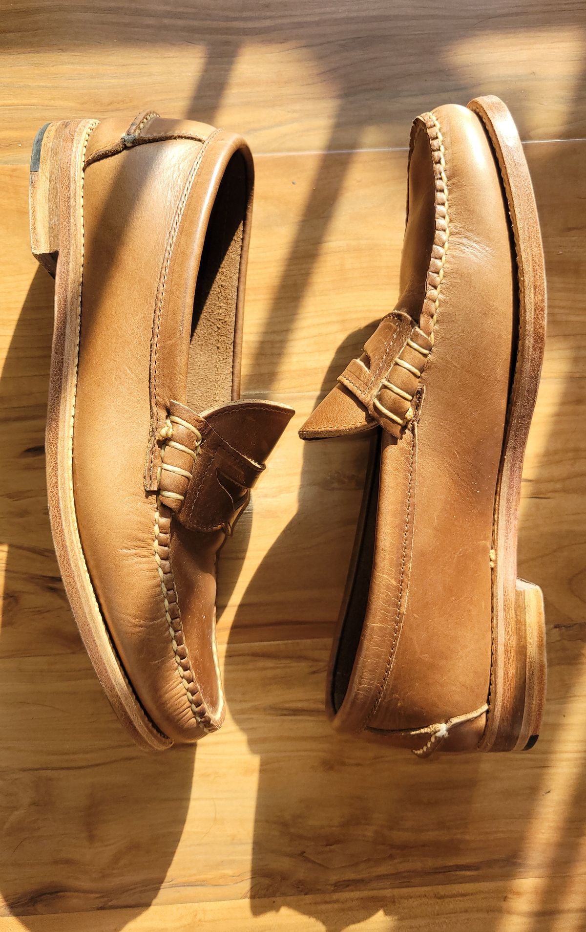 Photo by Dodgers78 on November 5, 2023 of the Rancourt & Co. Beefroll Penny Loafers in Horween Natural Chromexcel.