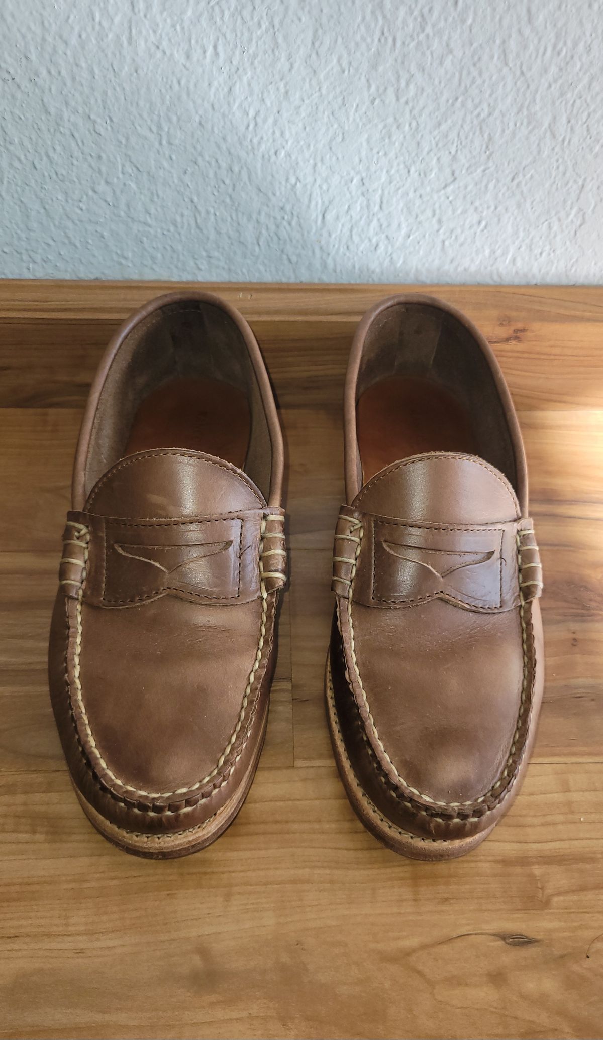 Photo by Dodgers78 on November 5, 2023 of the Rancourt & Co. Beefroll Penny Loafers in Horween Natural Chromexcel.