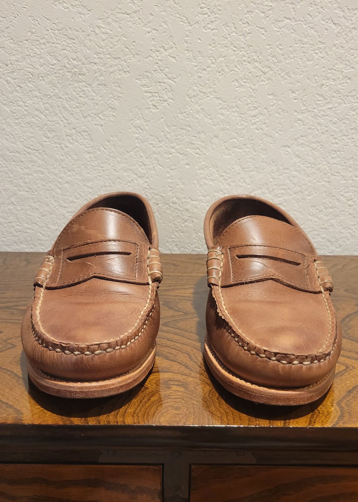 Photo by Dodgers78 on January 4, 2024 of the Rancourt & Co. Beefroll Penny Loafers in Horween Natural Chromexcel.
