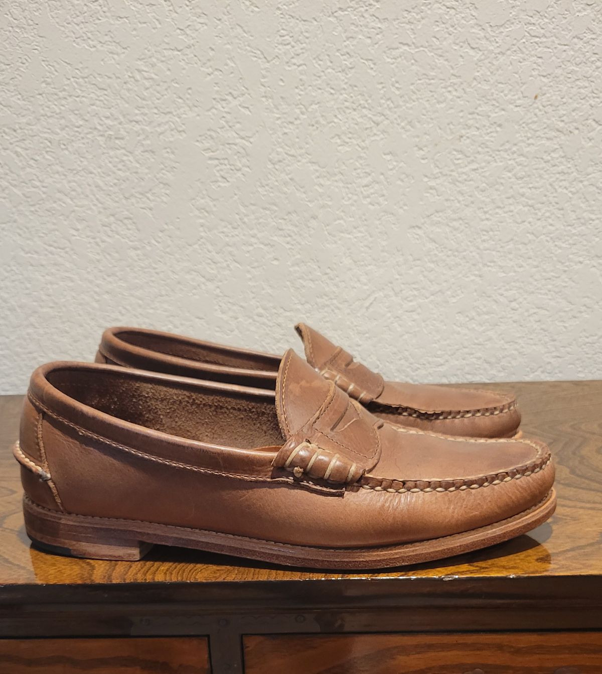 Photo by Dodgers78 on January 4, 2024 of the Rancourt & Co. Beefroll Penny Loafers in Horween Natural Chromexcel.