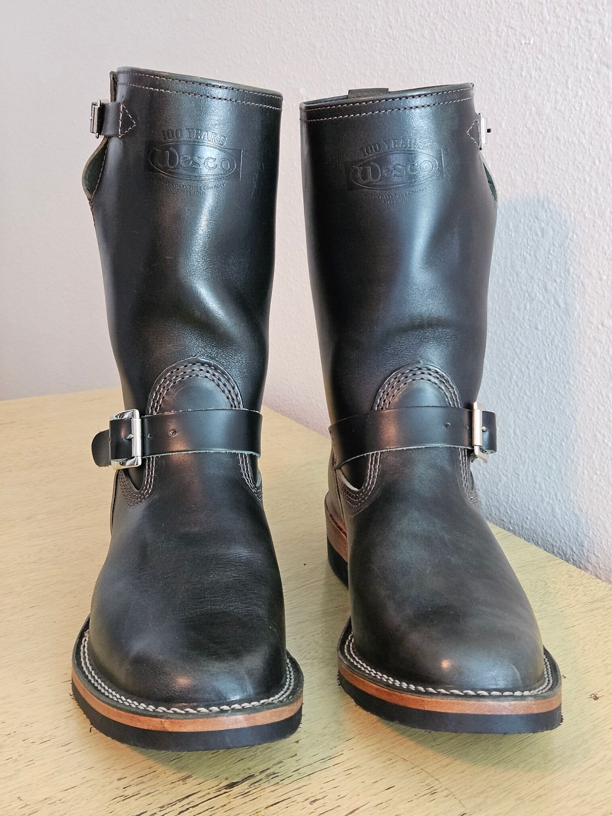 Photo by aDogNamedMerle on October 15, 2024 of the Wesco Mister Lou in Maryam Petrolio Waxed Black Horsehide.