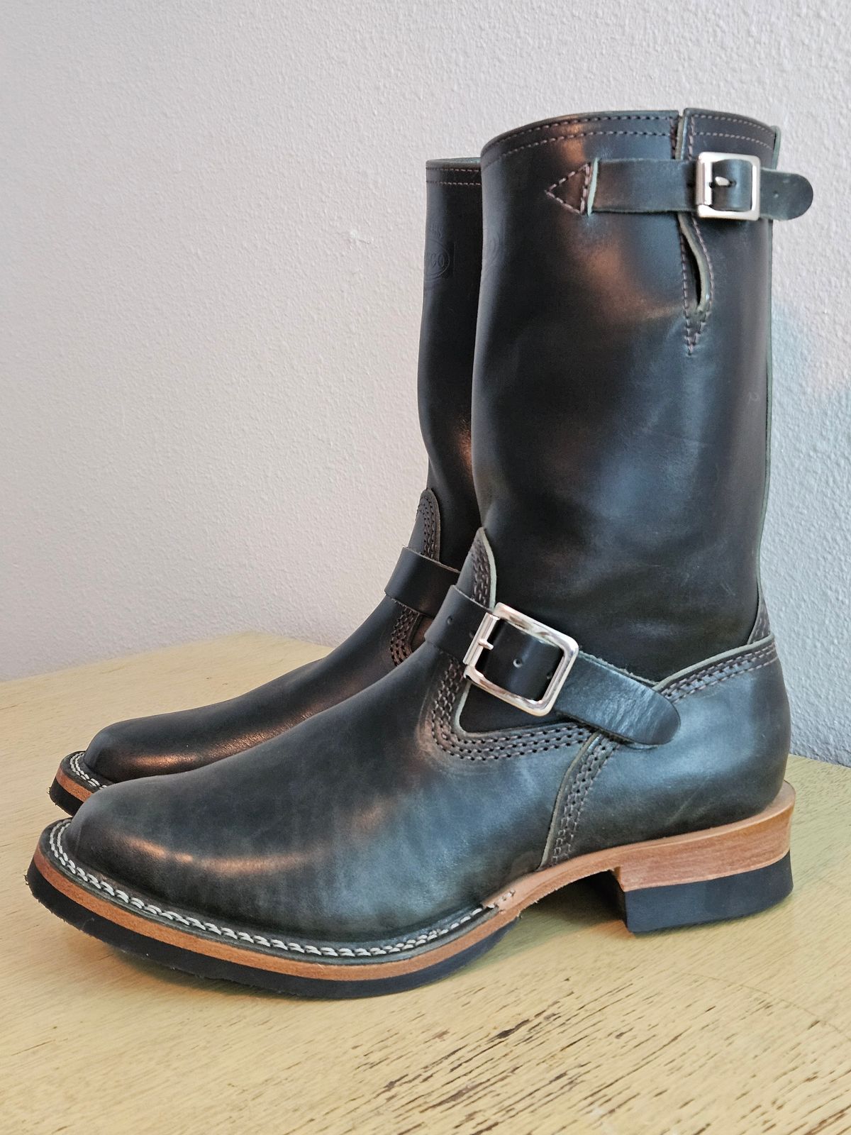 Photo by aDogNamedMerle on October 15, 2024 of the Wesco Mister Lou in Maryam Petrolio Waxed Black Horsehide.