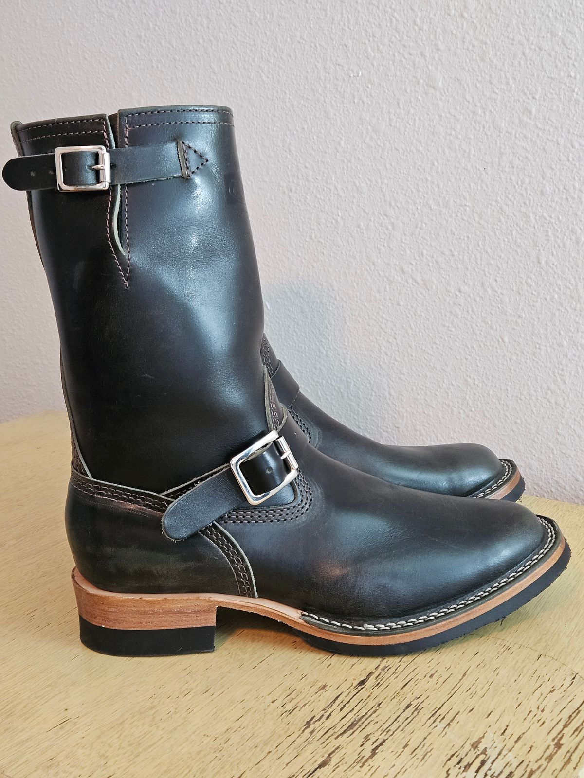Photo by aDogNamedMerle on October 15, 2024 of the Wesco Mister Lou in Maryam Petrolio Waxed Black Horsehide.