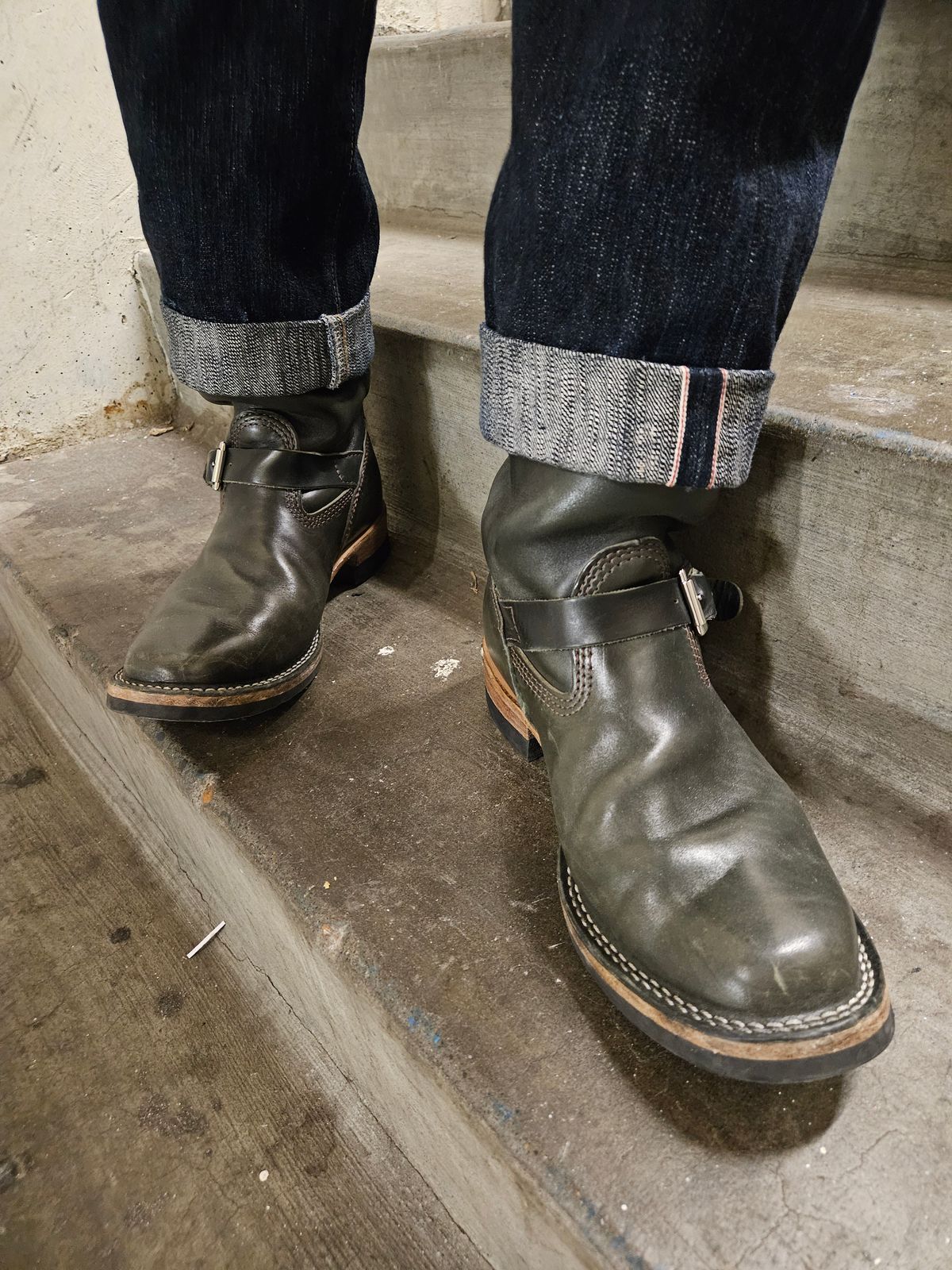 Photo by aDogNamedMerle on November 12, 2024 of the Wesco Mister Lou in Maryam Petrolio Waxed Black Horsehide.