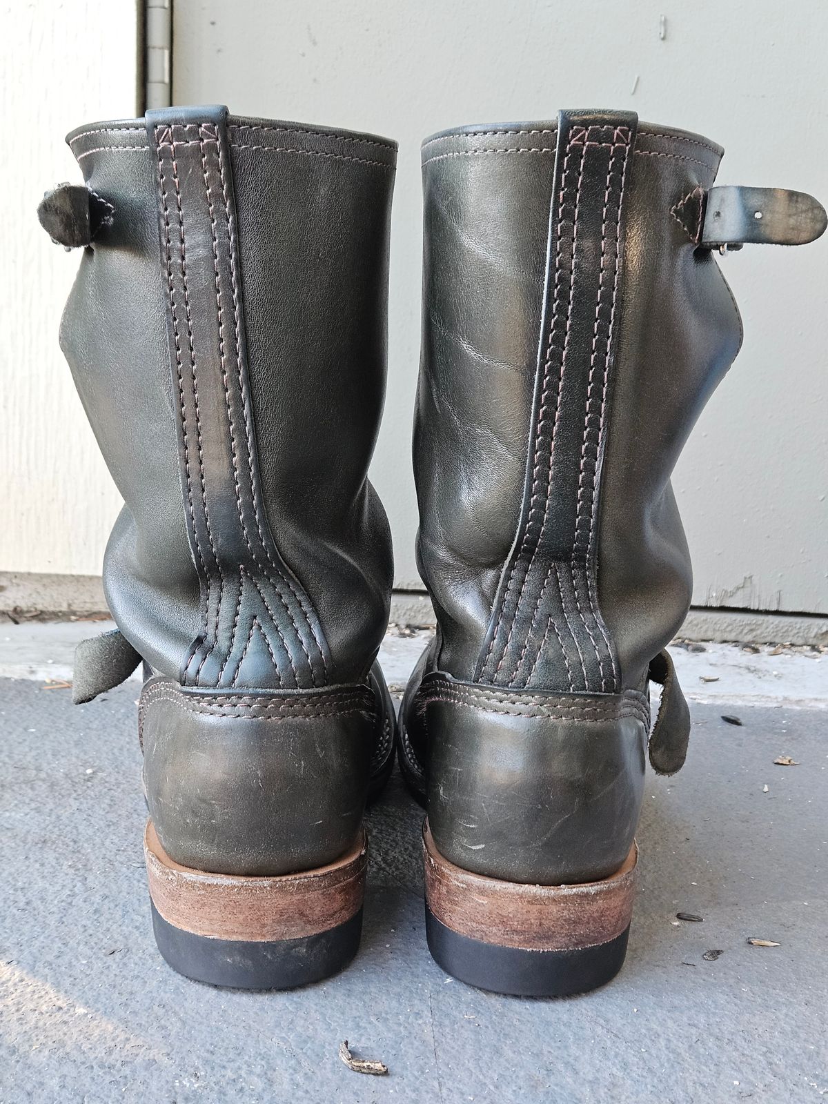 Photo by aDogNamedMerle on December 1, 2024 of the Wesco Mister Lou in Maryam Petrolio Waxed Black Horsehide.