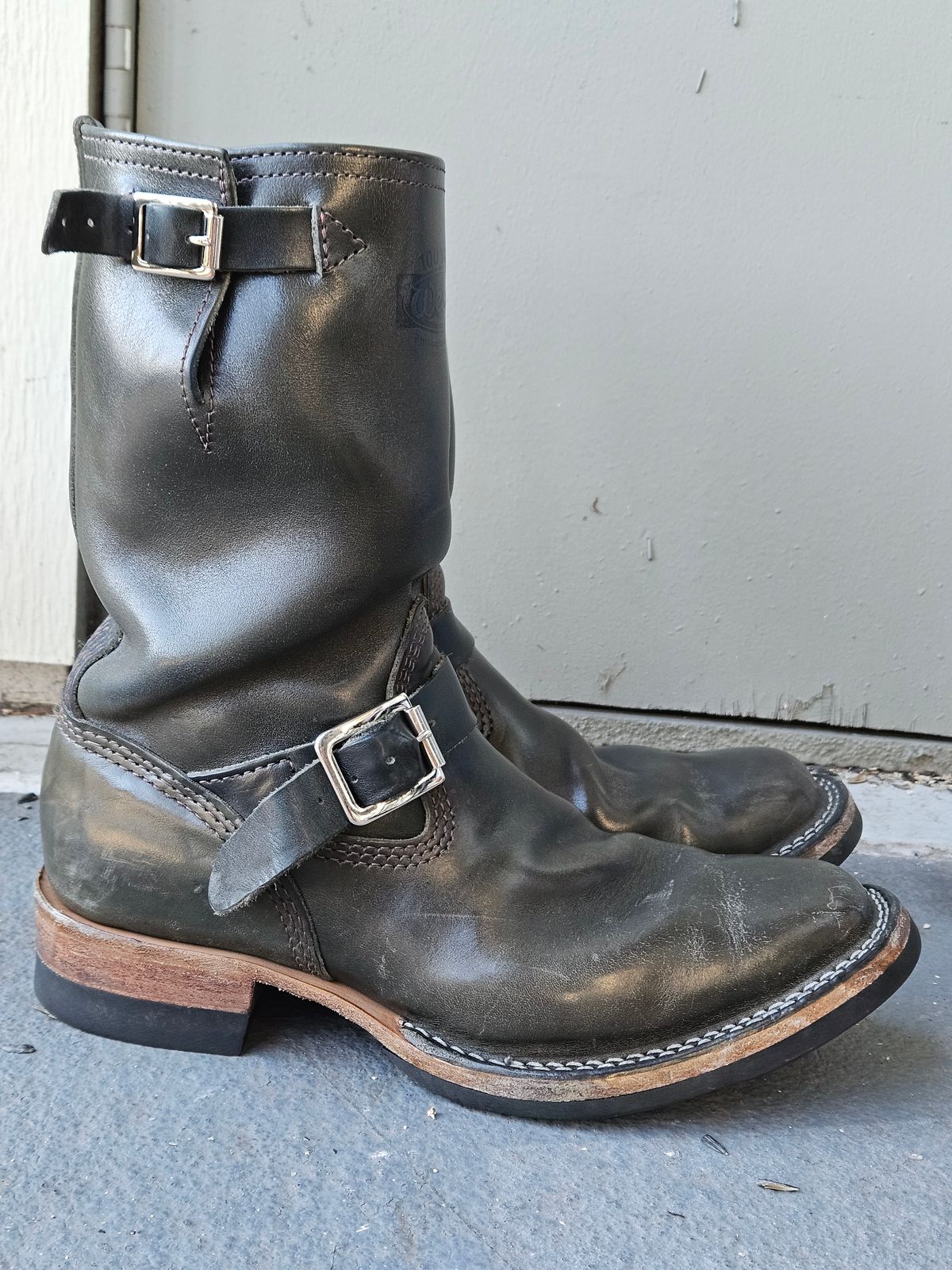 Photo by aDogNamedMerle on December 1, 2024 of the Wesco Mister Lou in Maryam Petrolio Waxed Black Horsehide.