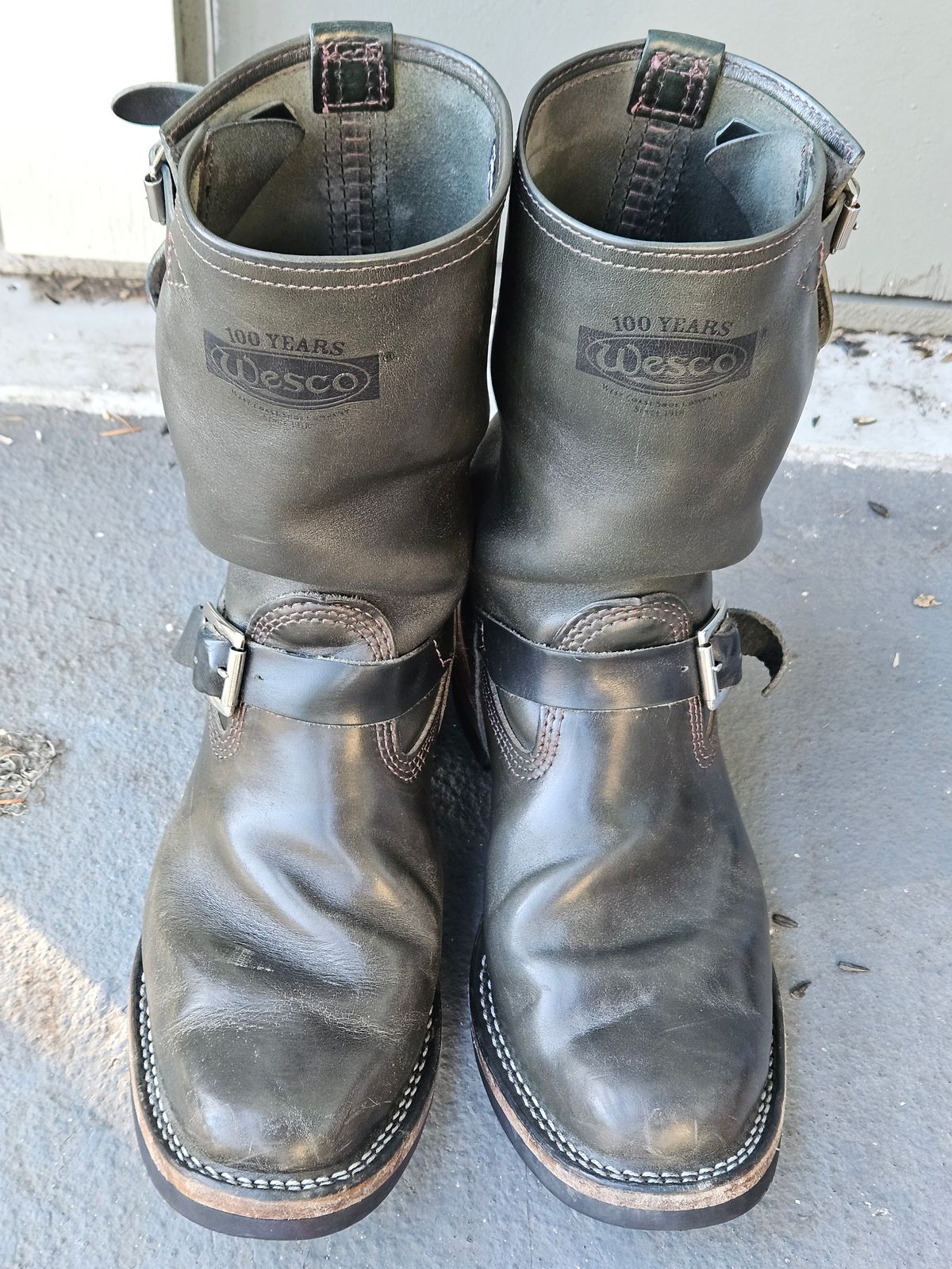 Photo by aDogNamedMerle on December 1, 2024 of the Wesco Mister Lou in Maryam Petrolio Waxed Black Horsehide.