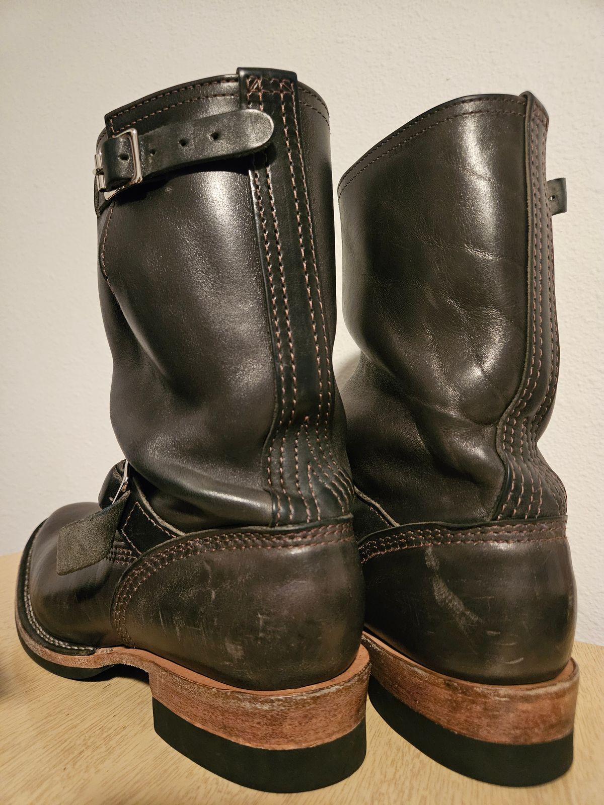 Photo by aDogNamedMerle on December 7, 2024 of the Wesco Mister Lou in Maryam Petrolio Waxed Black Horsehide.