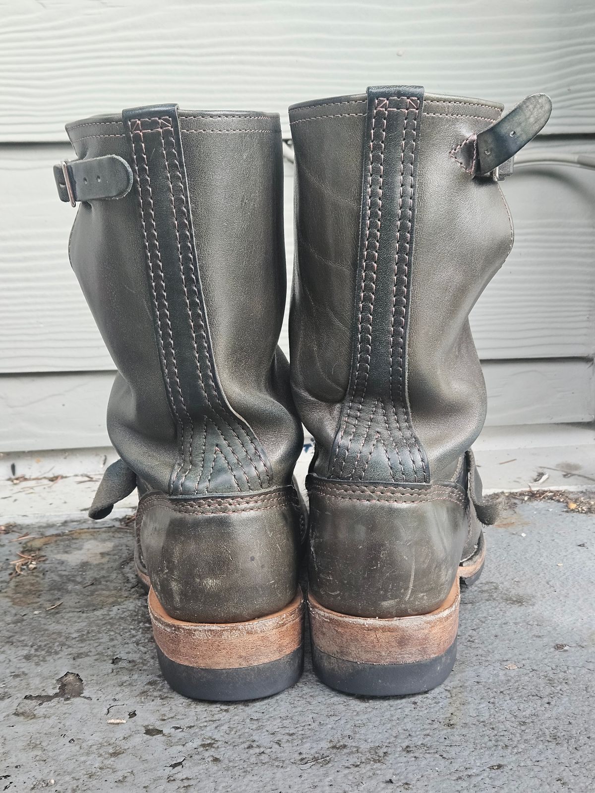 Photo by aDogNamedMerle on January 5, 2025 of the Wesco Mister Lou in Maryam Petrolio Waxed Black Horsehide.