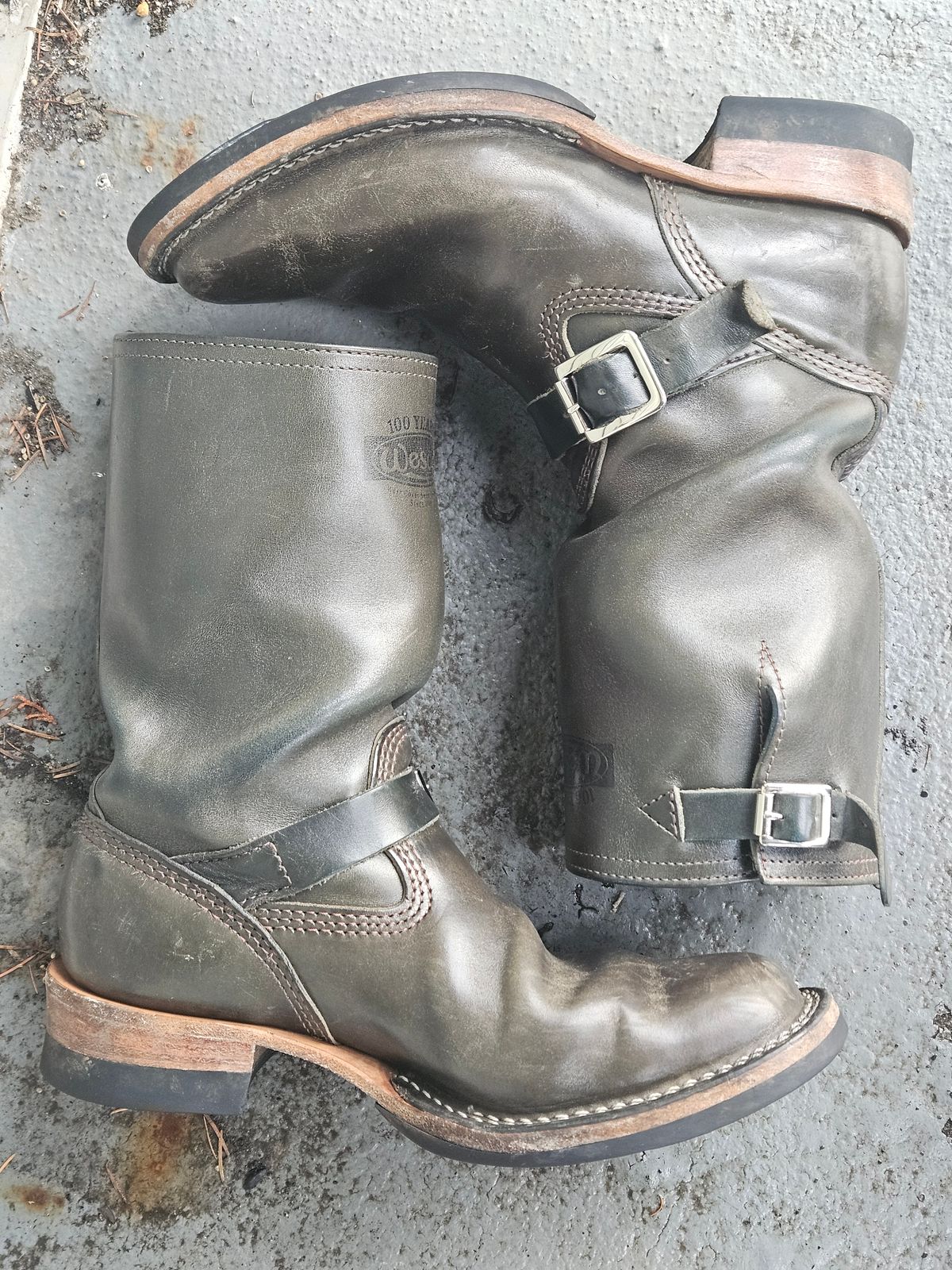 Photo by aDogNamedMerle on January 5, 2025 of the Wesco Mister Lou in Maryam Petrolio Waxed Black Horsehide.