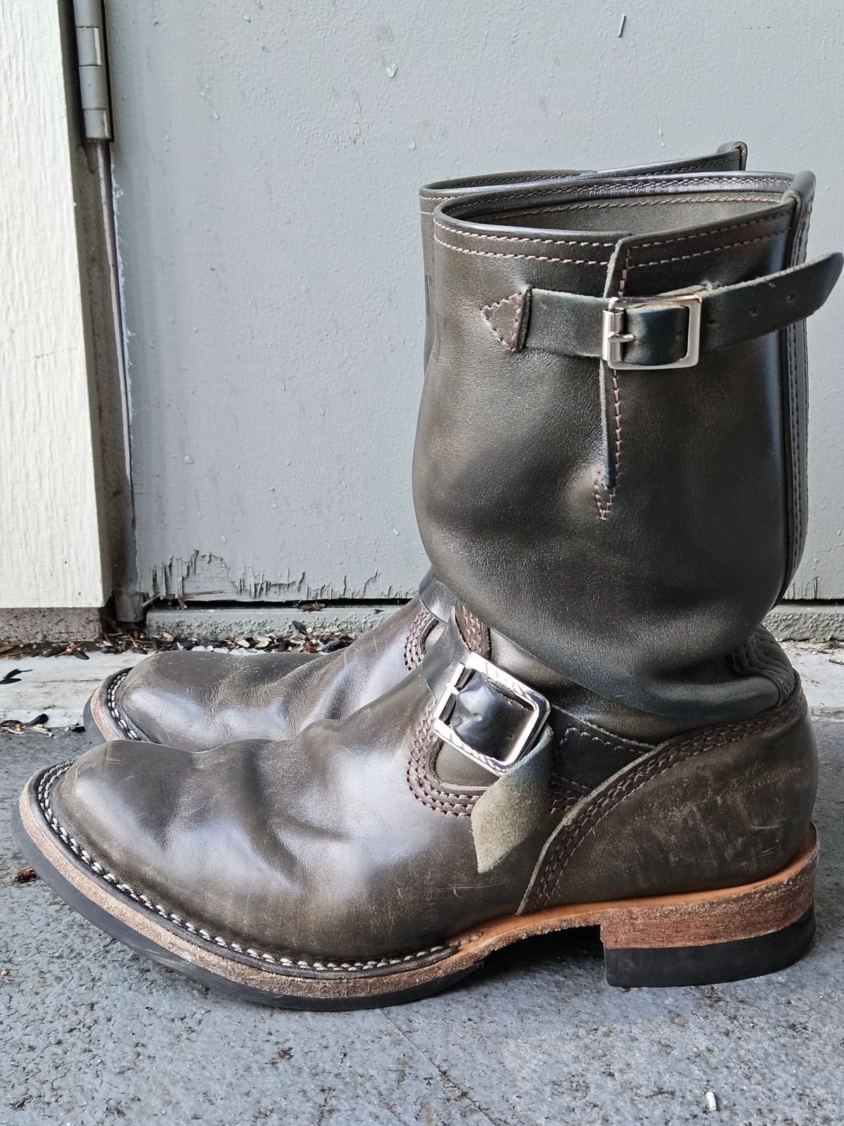 Photo by aDogNamedMerle on February 6, 2025 of the Wesco Mister Lou in Maryam Petrolio Waxed Black Horsehide.