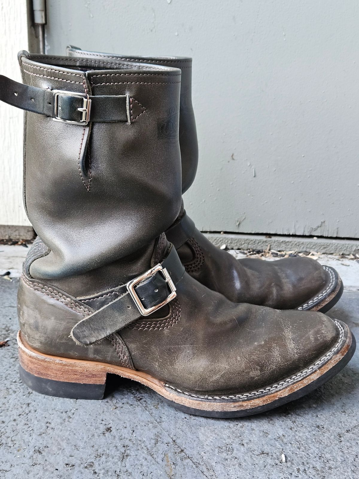 Photo by aDogNamedMerle on February 6, 2025 of the Wesco Mister Lou in Maryam Petrolio Waxed Black Horsehide.