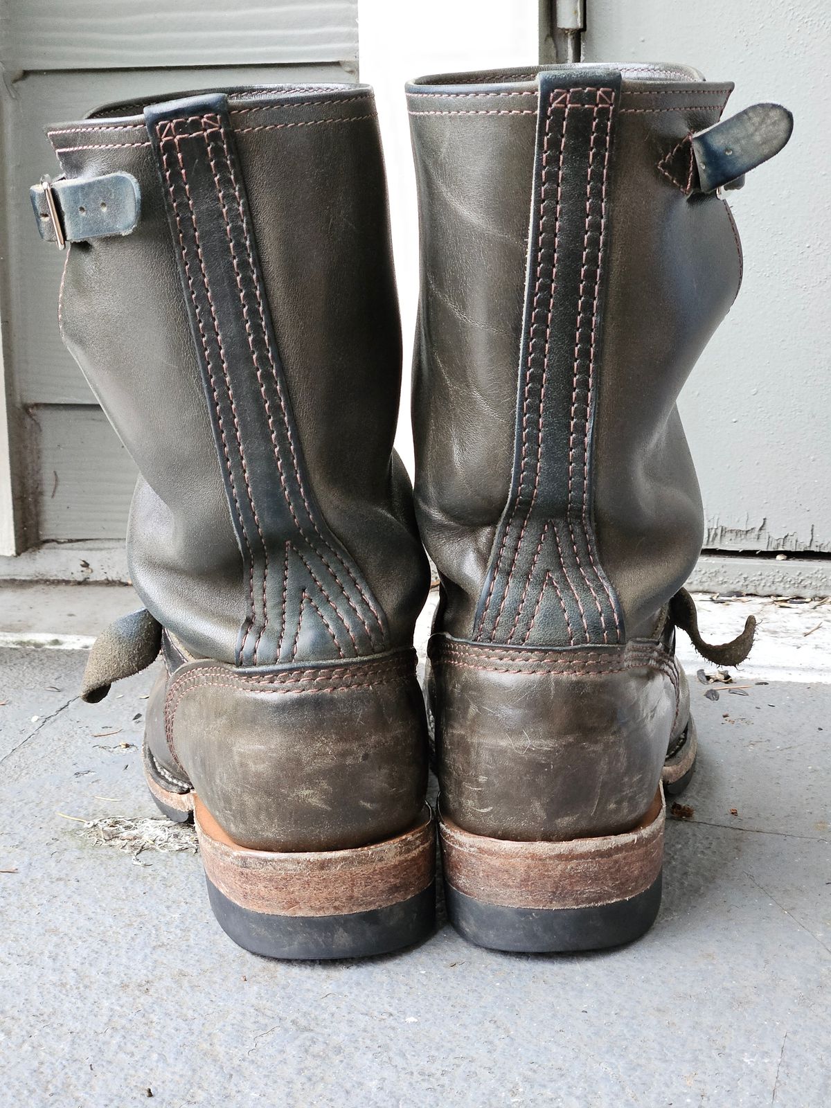 Photo by aDogNamedMerle on March 4, 2025 of the Wesco Mister Lou in Maryam Petrolio Waxed Black Horsehide.