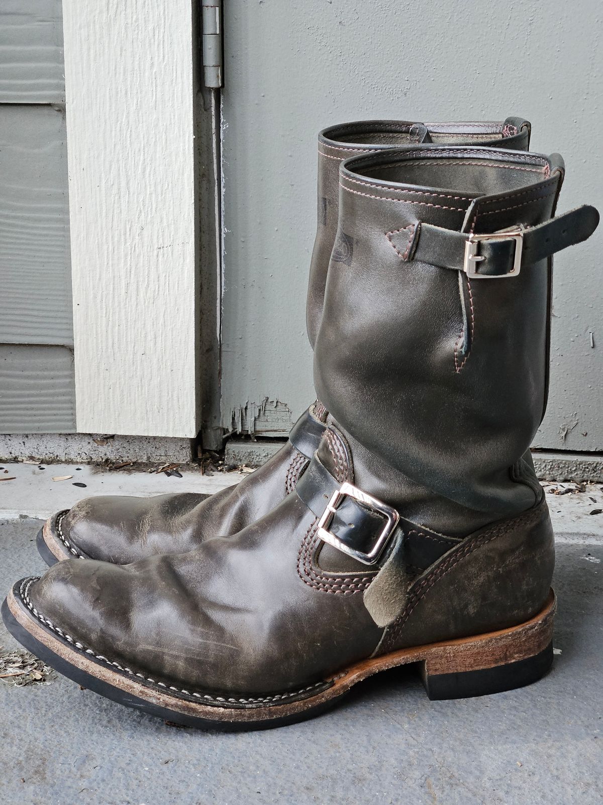 Photo by aDogNamedMerle on March 4, 2025 of the Wesco Mister Lou in Maryam Petrolio Waxed Black Horsehide.