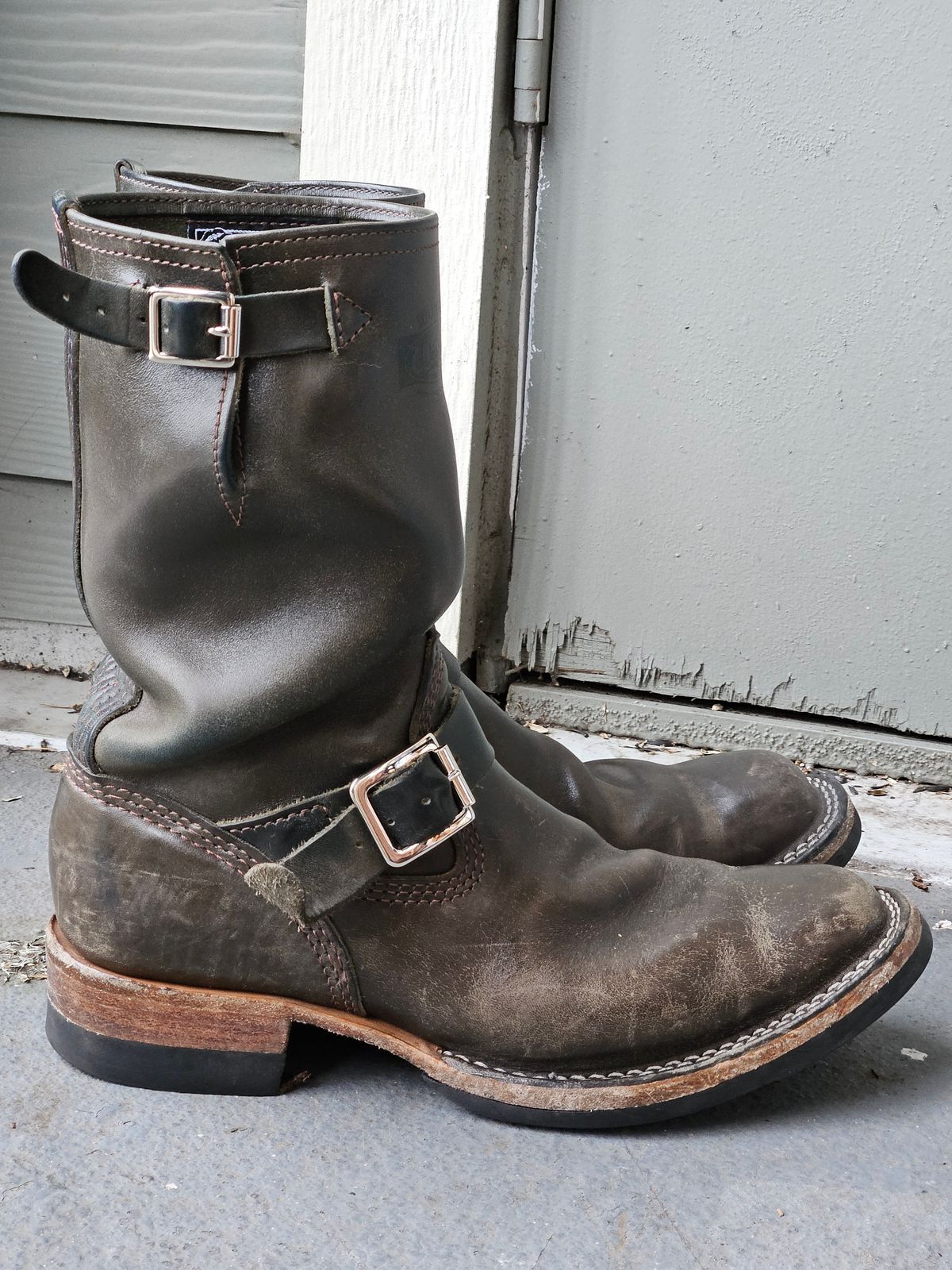 Photo by aDogNamedMerle on March 4, 2025 of the Wesco Mister Lou in Maryam Petrolio Waxed Black Horsehide.