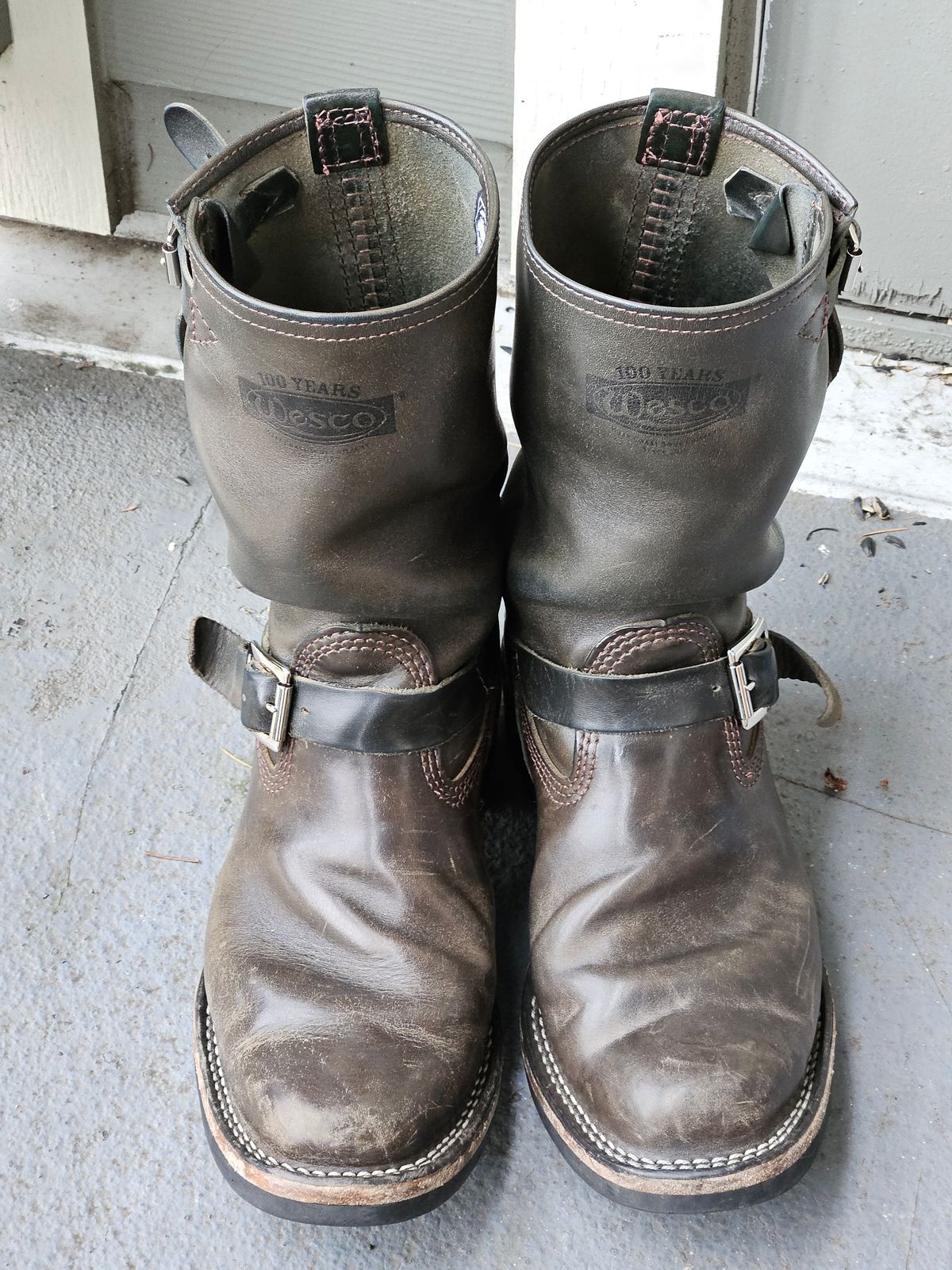 Photo by aDogNamedMerle on March 4, 2025 of the Wesco Mister Lou in Maryam Petrolio Waxed Black Horsehide.