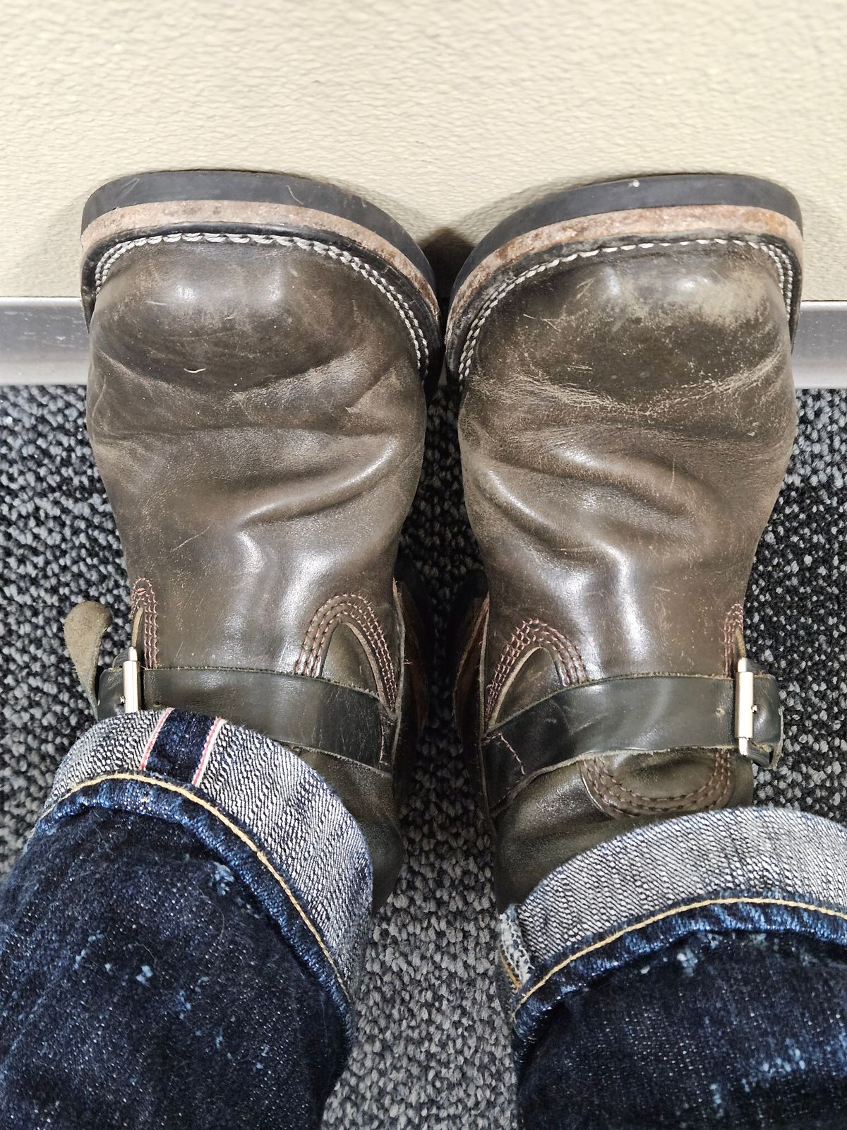Photo by aDogNamedMerle on March 13, 2025 of the Wesco Mister Lou in Maryam Petrolio Waxed Black Horsehide.
