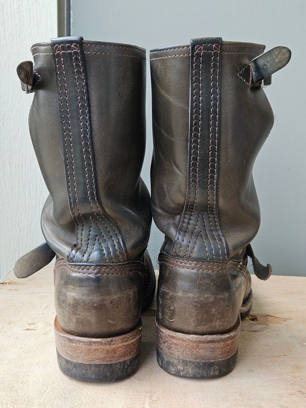 Photo by aDogNamedMerle on April 2, 2025 of the Wesco Mister Lou in Maryam Petrolio Waxed Black Horsehide.