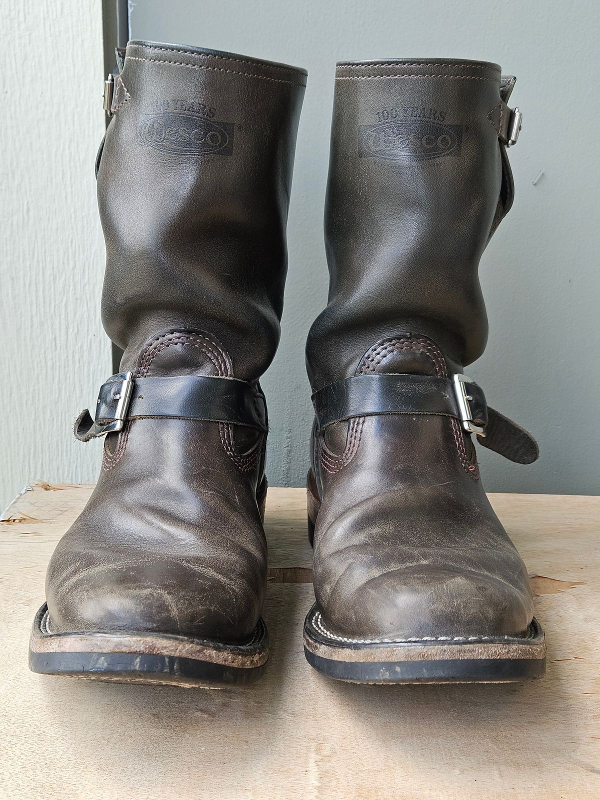 Photo by aDogNamedMerle on April 2, 2025 of the Wesco Mister Lou in Maryam Petrolio Waxed Black Horsehide.