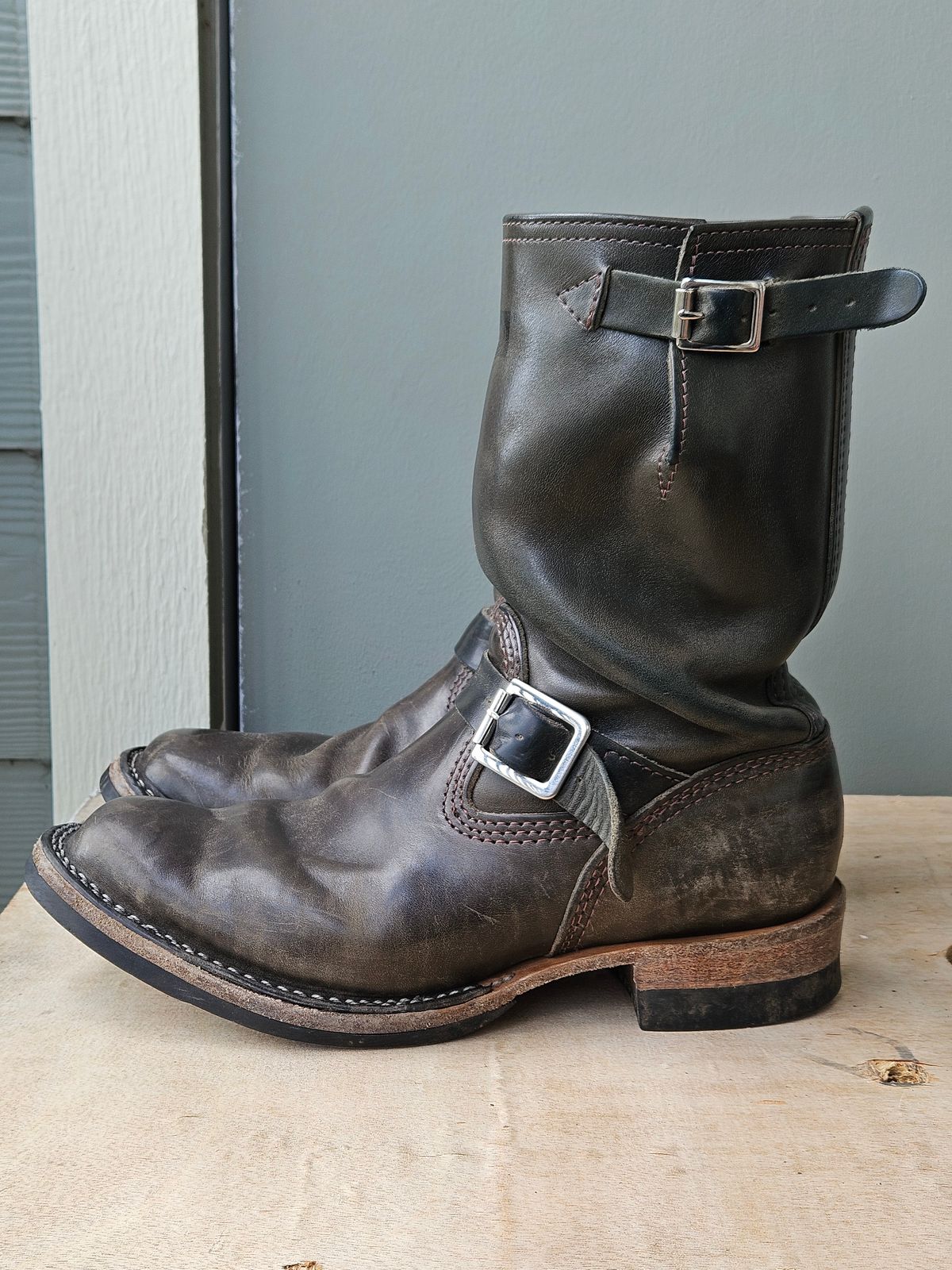Photo by aDogNamedMerle on April 2, 2025 of the Wesco Mister Lou in Maryam Petrolio Waxed Black Horsehide.
