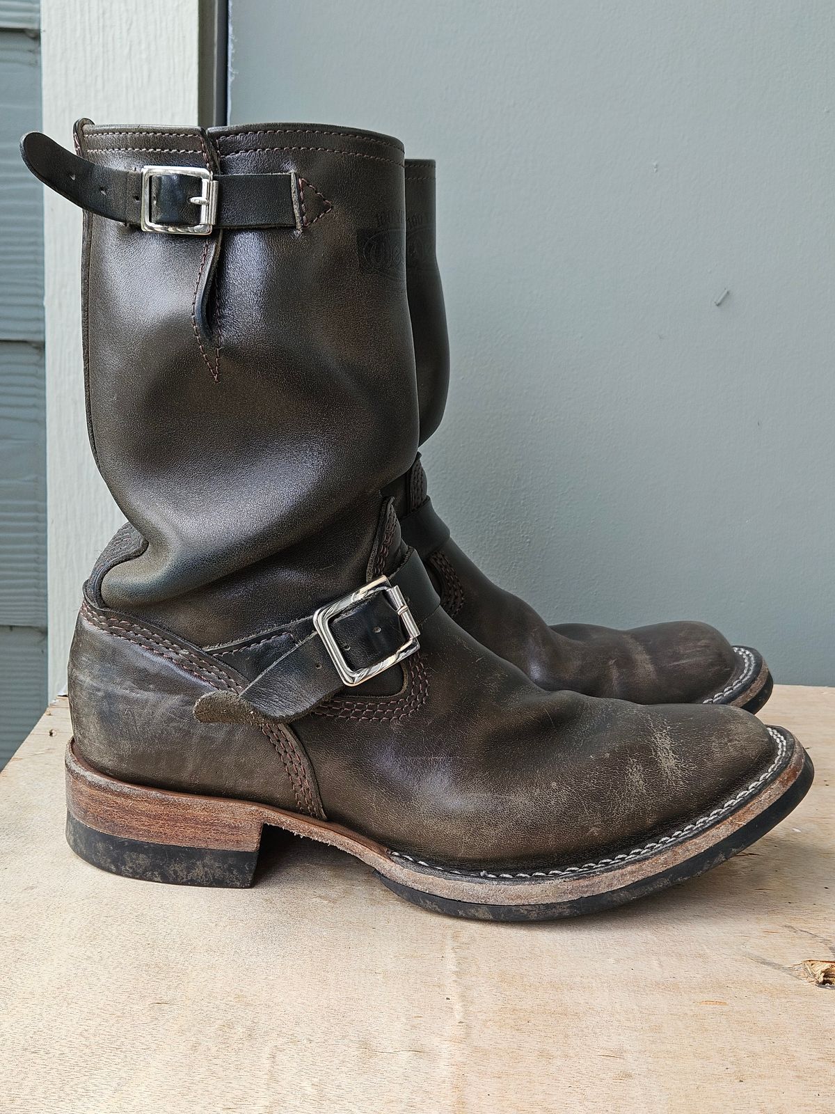 Photo by aDogNamedMerle on April 2, 2025 of the Wesco Mister Lou in Maryam Petrolio Waxed Black Horsehide.