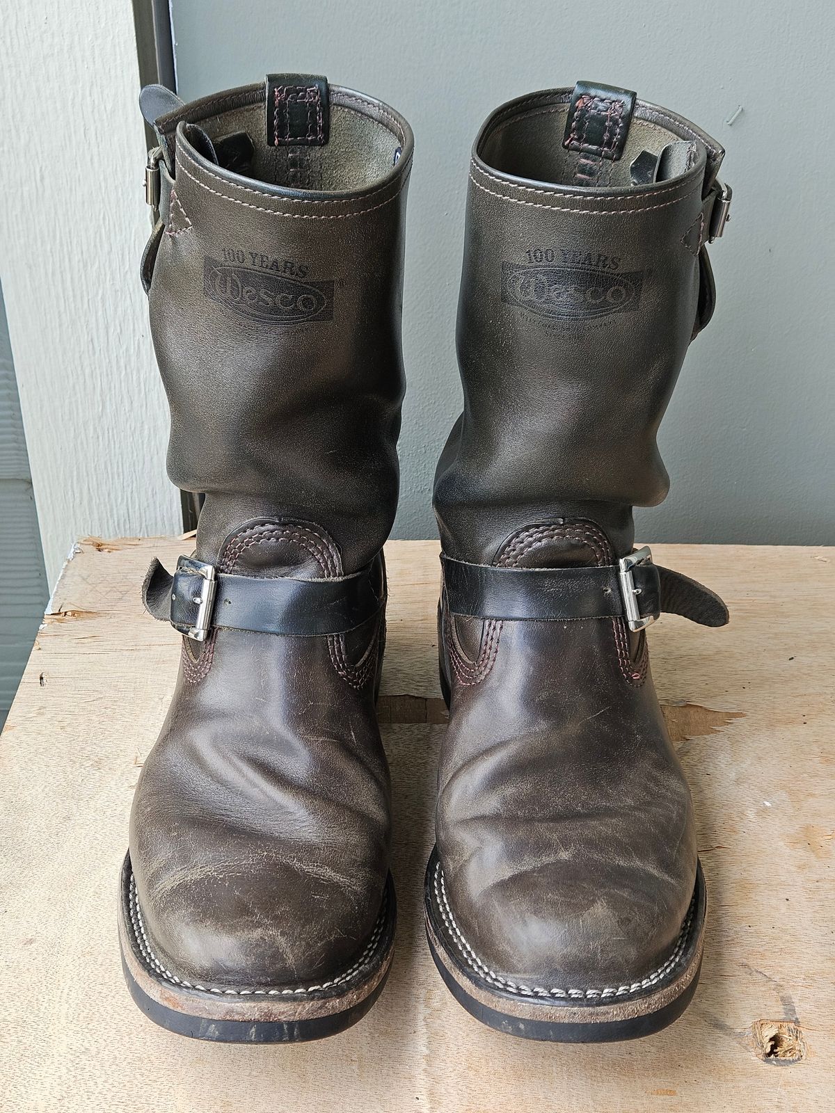 Photo by aDogNamedMerle on April 2, 2025 of the Wesco Mister Lou in Maryam Petrolio Waxed Black Horsehide.