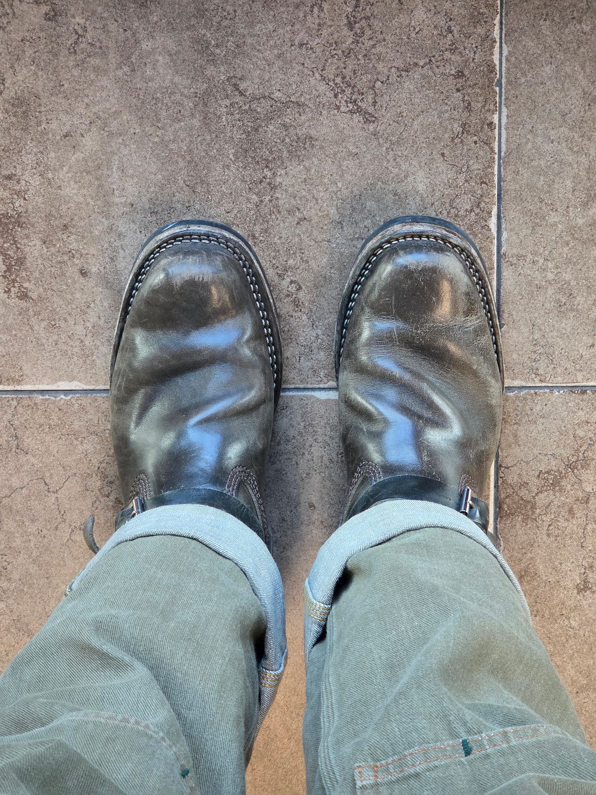 Photo by aDogNamedMerle on March 9, 2026 of the Wesco Mister Lou in Maryam Petrolio Waxed Black Horsehide.