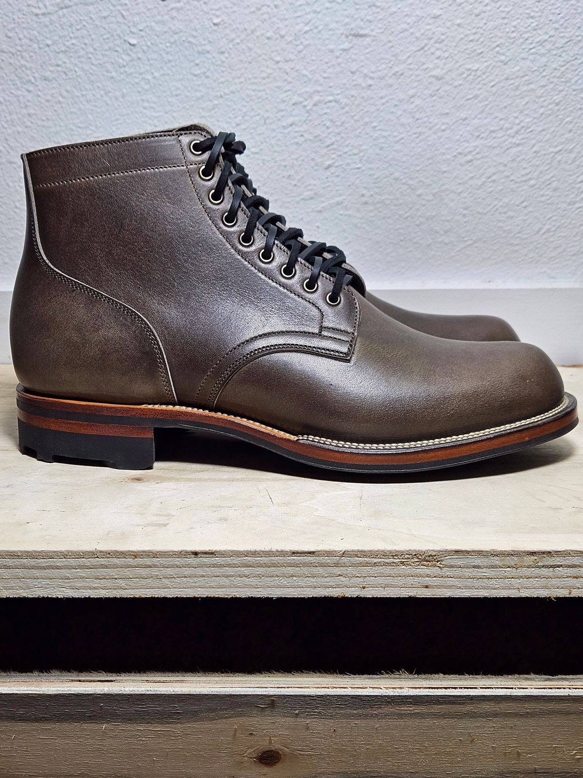Photo by aDogNamedMerle on October 2, 2023 of the Viberg Service Boot in C.F. Stead Classic Grey Oiled Culatta.