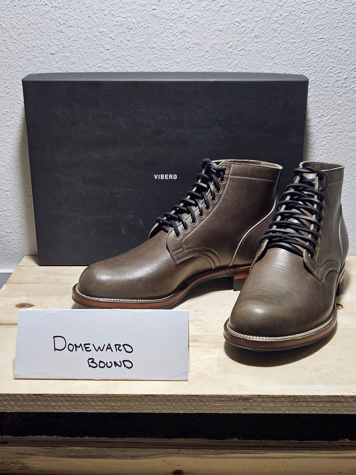 Photo by aDogNamedMerle on October 2, 2023 of the Viberg Service Boot in C.F. Stead Classic Grey Oiled Culatta.