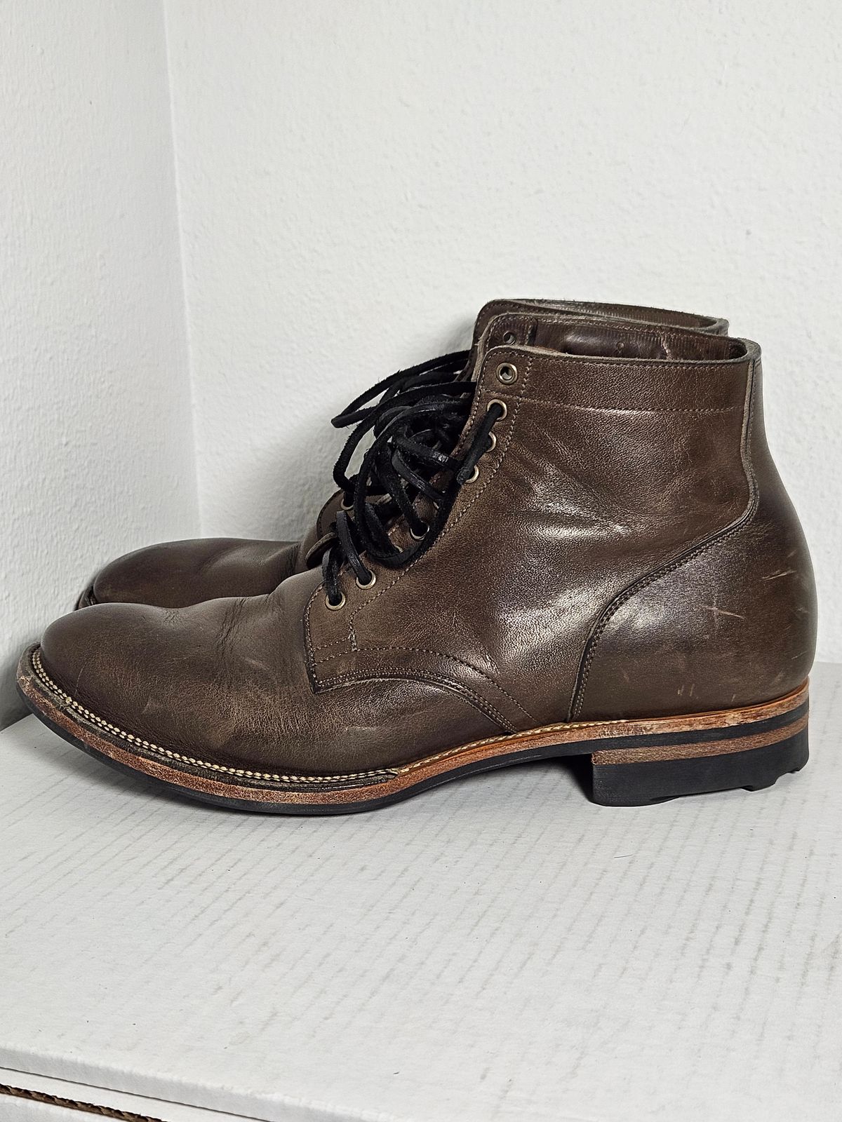 Photo by aDogNamedMerle on November 5, 2023 of the Viberg Service Boot in C.F. Stead Classic Grey Oiled Culatta.