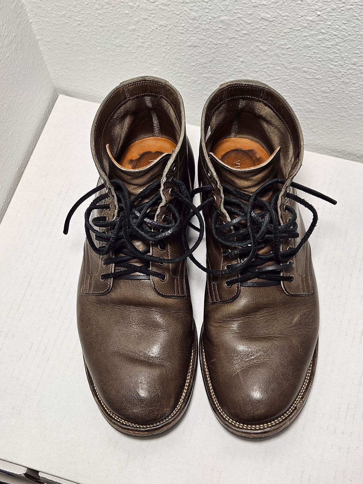 Photo by aDogNamedMerle on November 5, 2023 of the Viberg Service Boot in C.F. Stead Classic Grey Oiled Culatta.